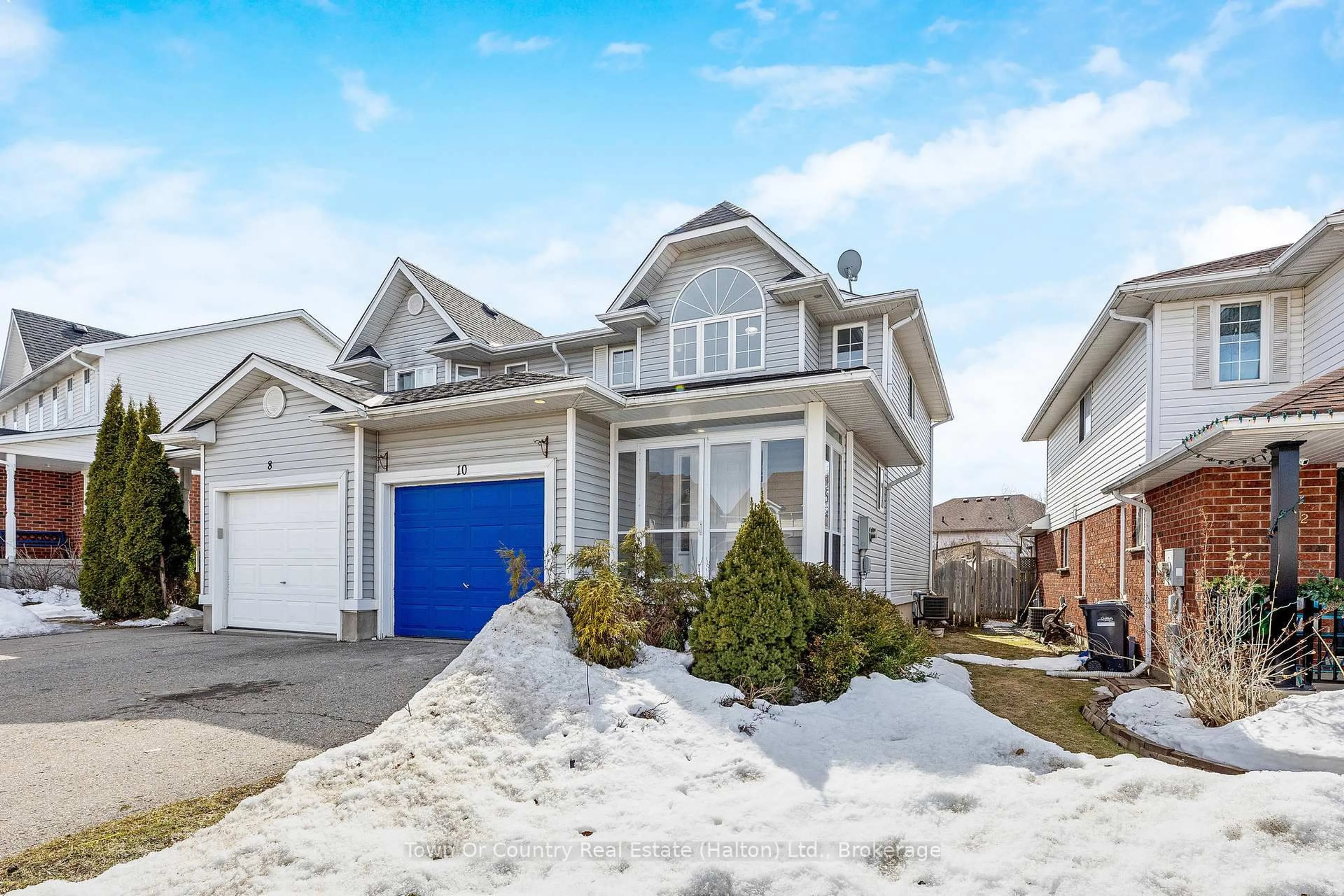 Home with vinyl exterior material, street for 10 Kearney St, Guelph Ontario N1E 7H2