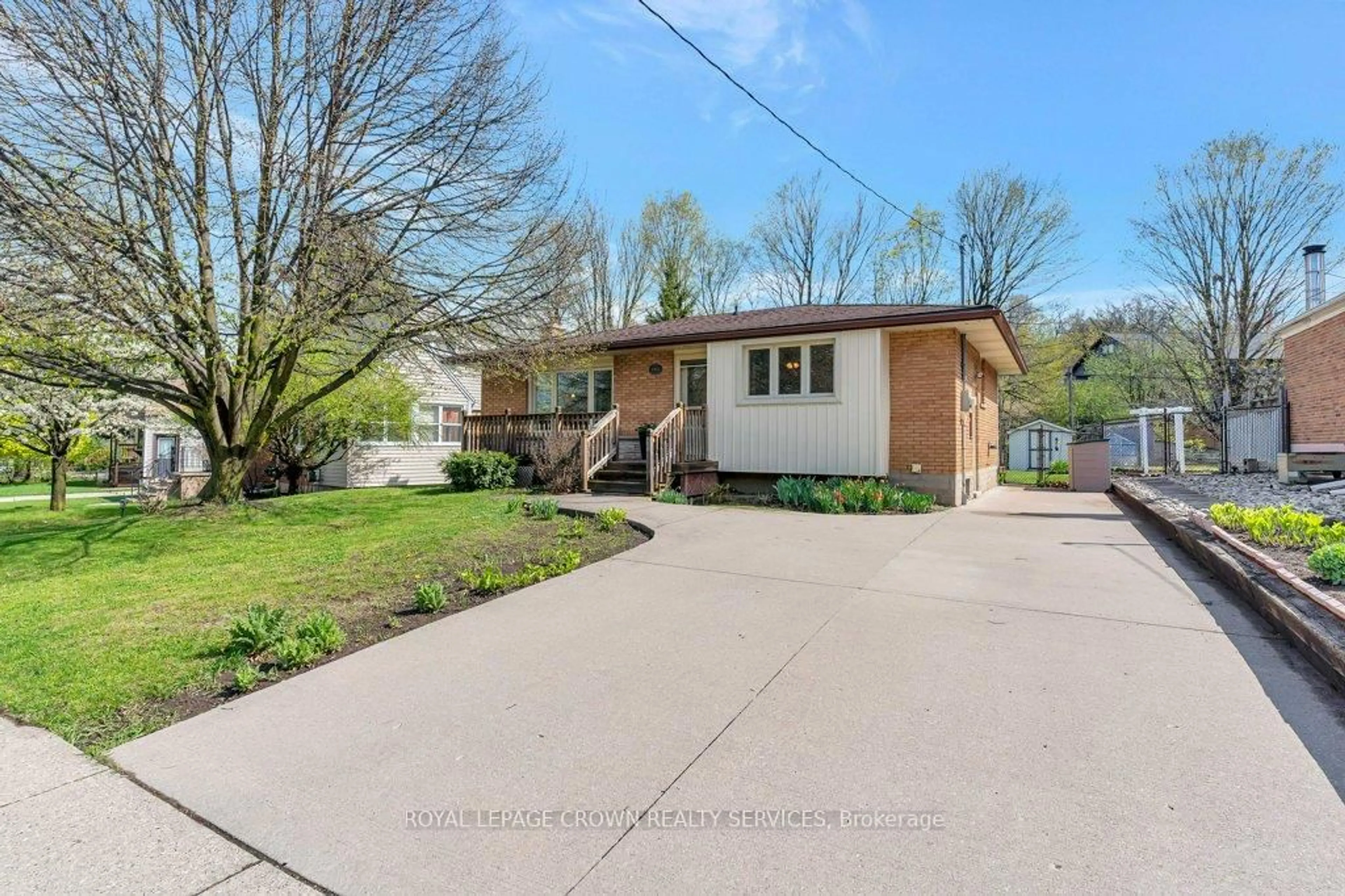 A pic from outside/outdoor area/front of a property/back of a property/a pic from drone, street for 161 Winston Blvd, Cambridge Ontario N3C 1M1