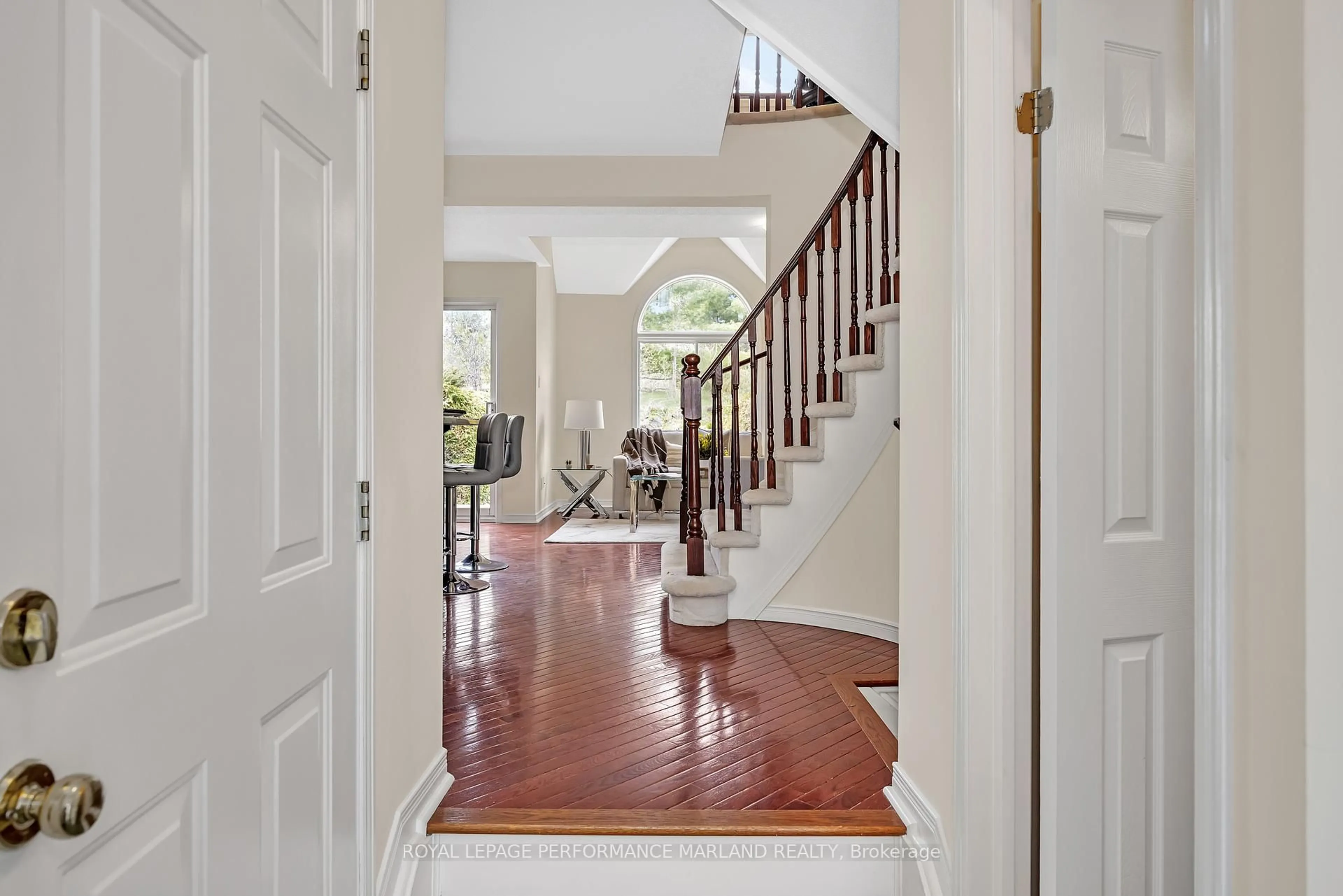 Indoor entryway for 112 Blackdome Cres, Ottawa Ontario K2T 1B1