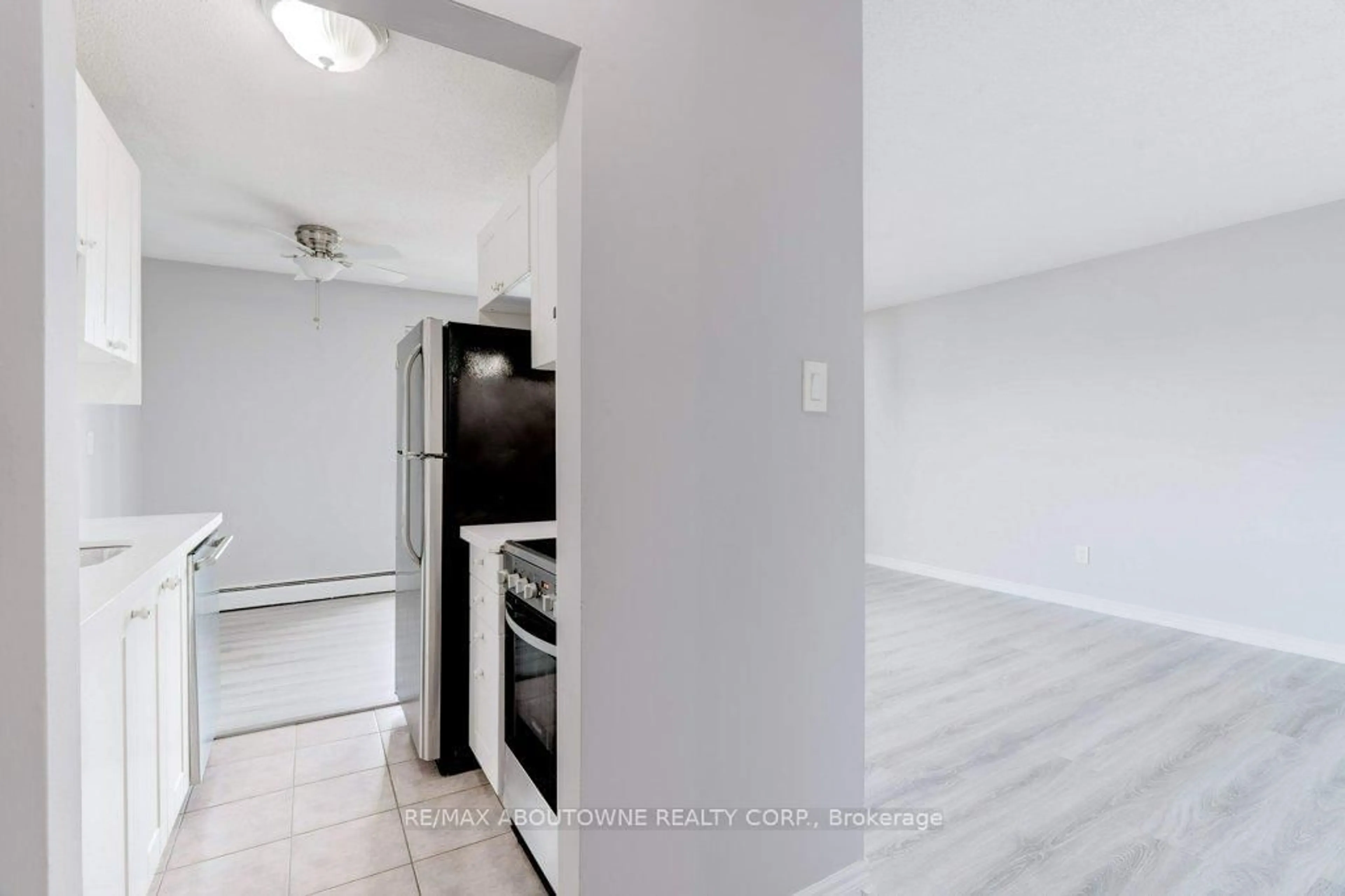 A pic of a room for 81 Charlton Ave #903, Hamilton Ontario L8N 1Y7