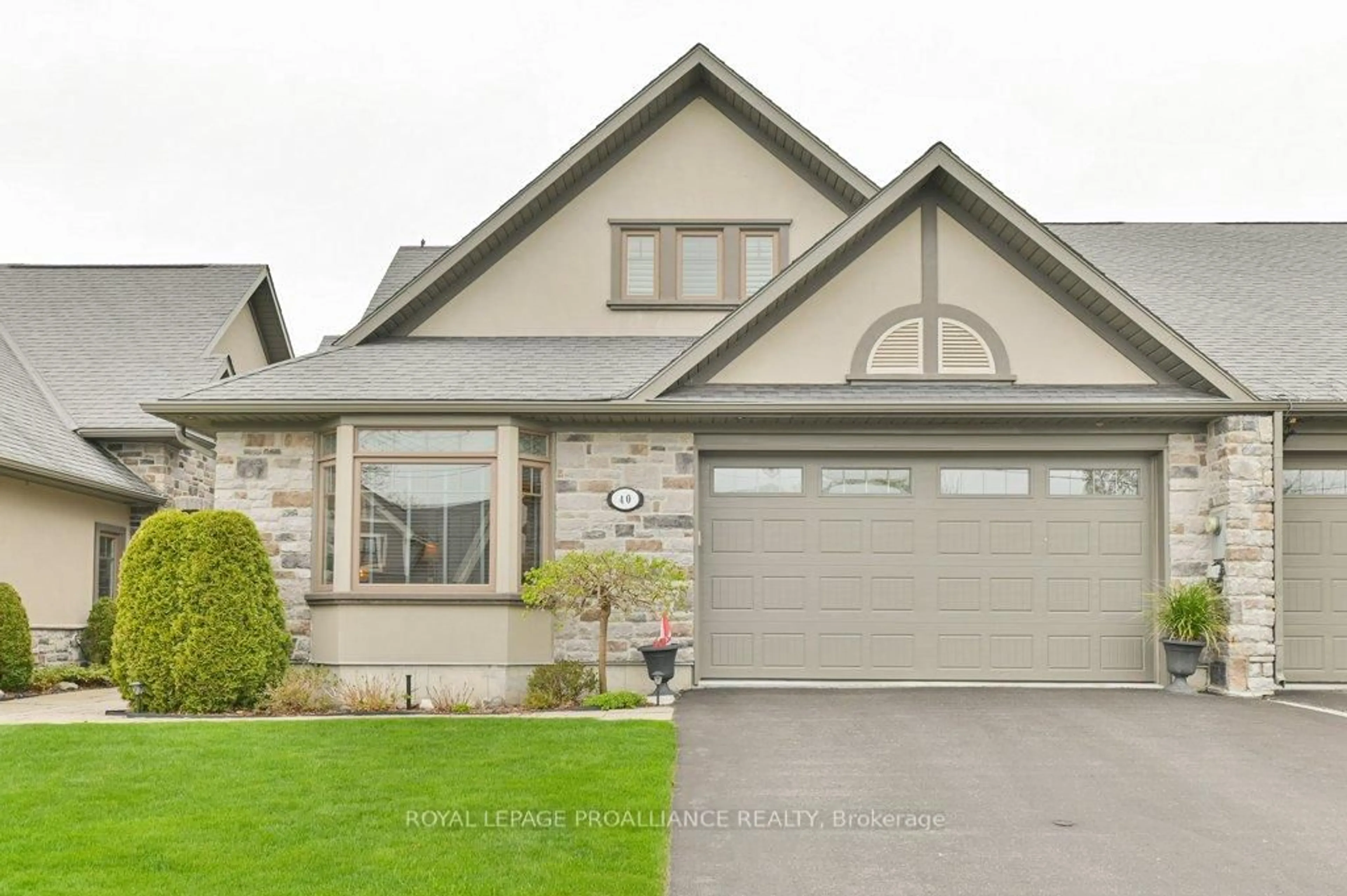 Home with vinyl exterior material, street for 40 South Church St, Belleville Ontario K8N 0A9