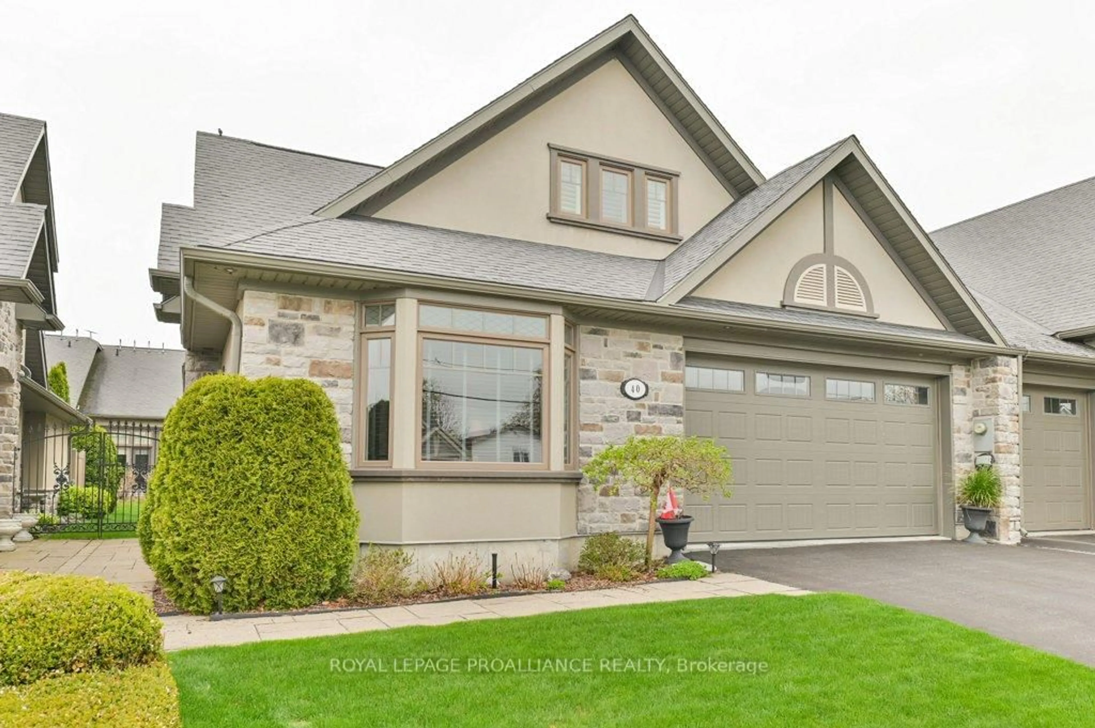 Home with vinyl exterior material, street for 40 South Church St, Belleville Ontario K8N 0A9