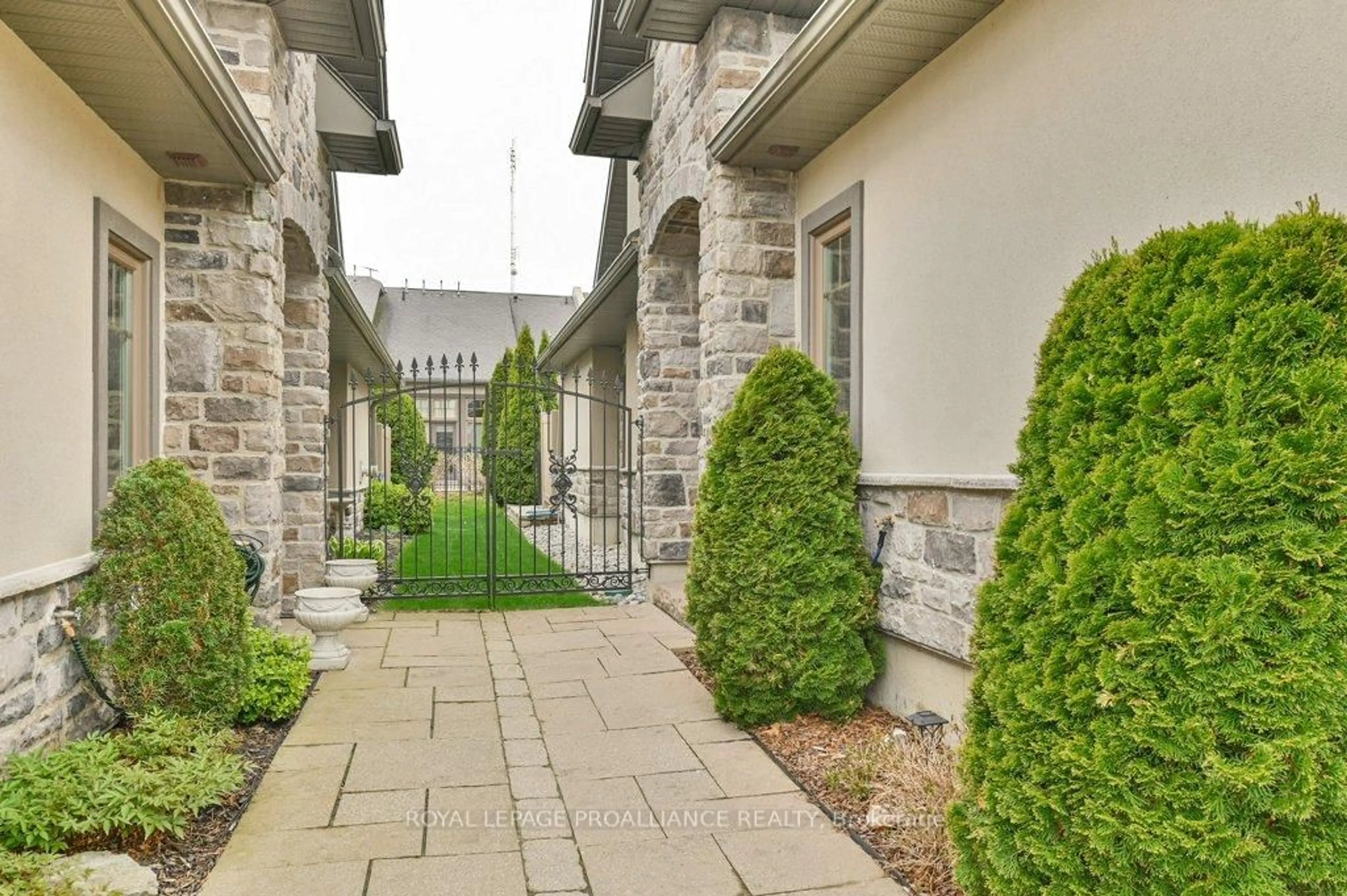 Patio, street for 40 South Church St, Belleville Ontario K8N 0A9