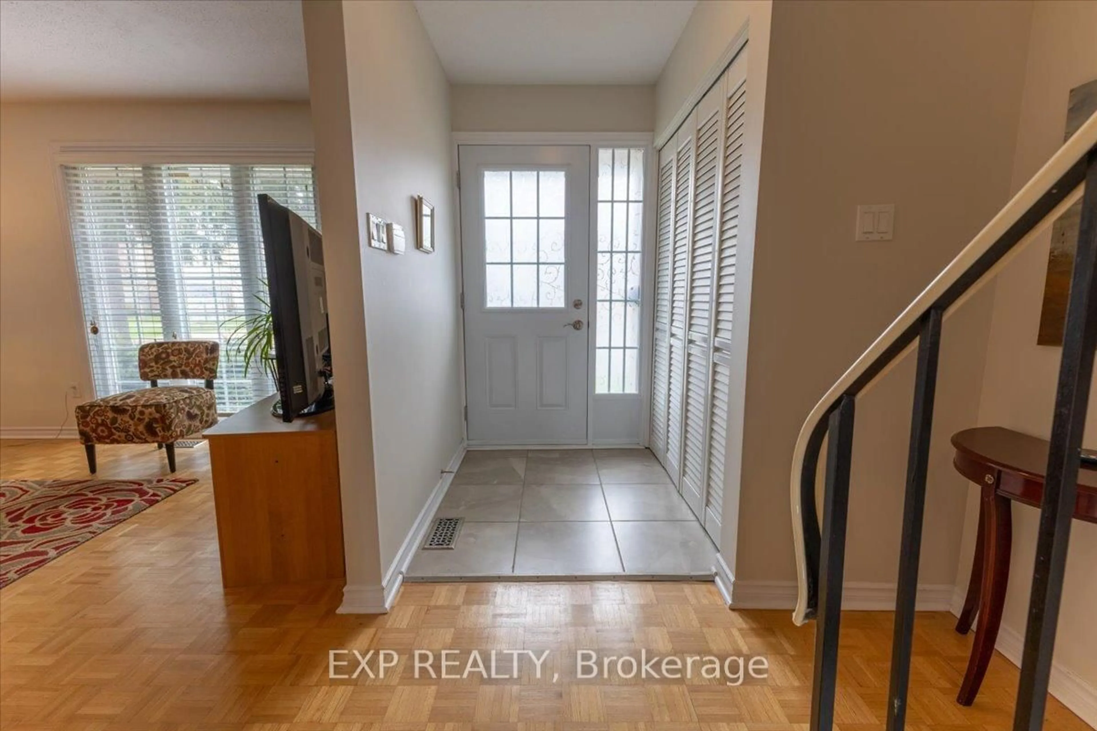 Indoor entryway for 422 Kintyre Private #141, Ottawa Ontario K2C 3M7