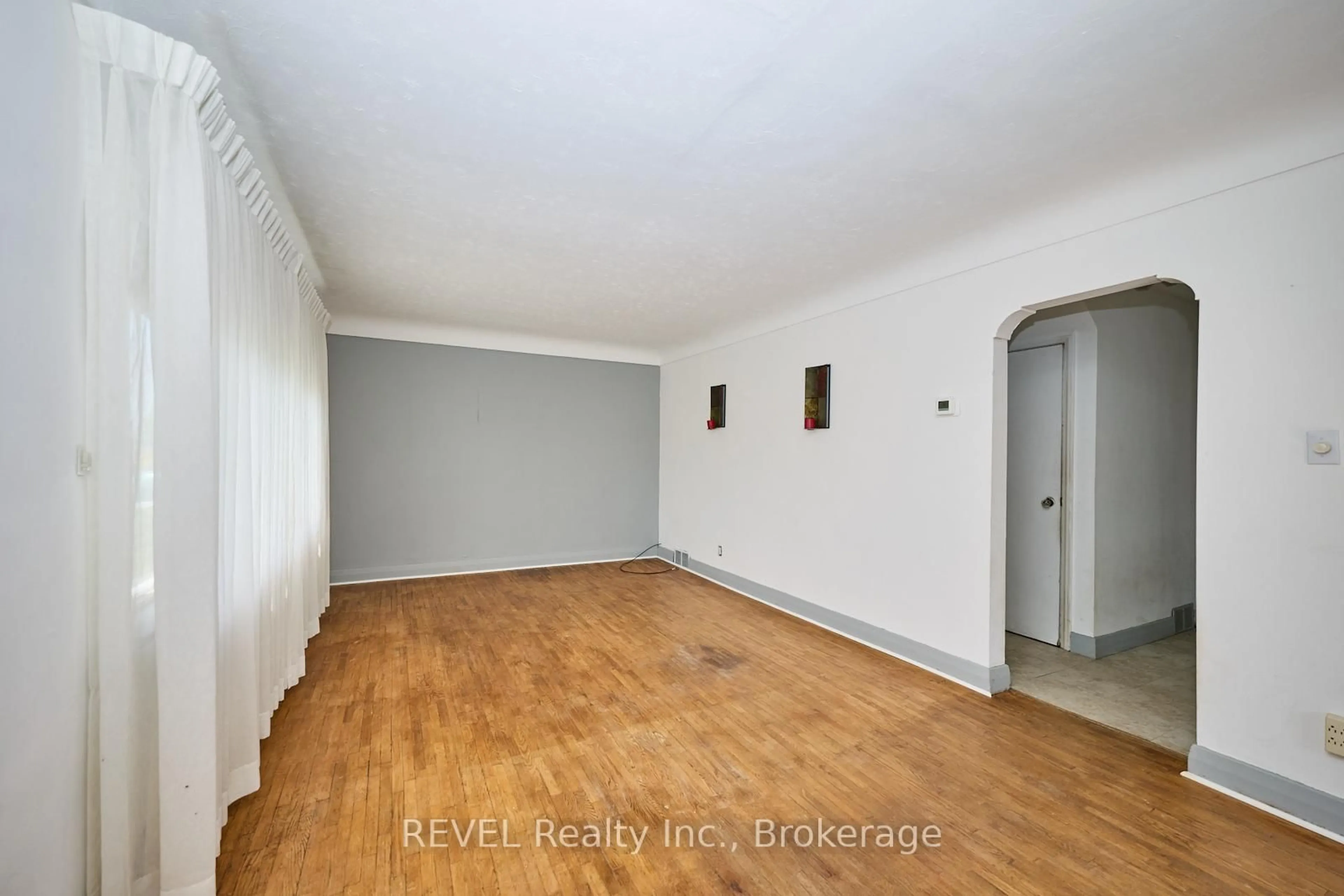 A pic of a room for 38 Wintemute St, Fort Erie Ontario L2A 2N8