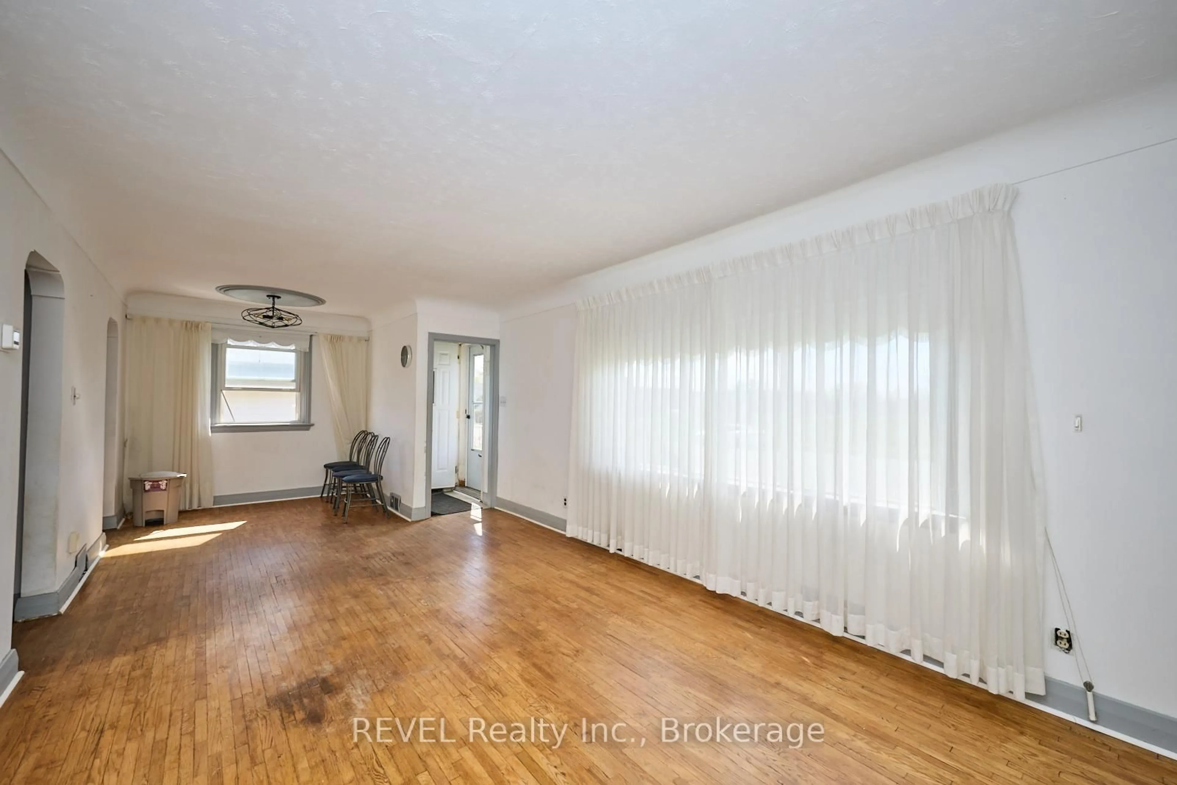 A pic of a room for 38 Wintemute St, Fort Erie Ontario L2A 2N8