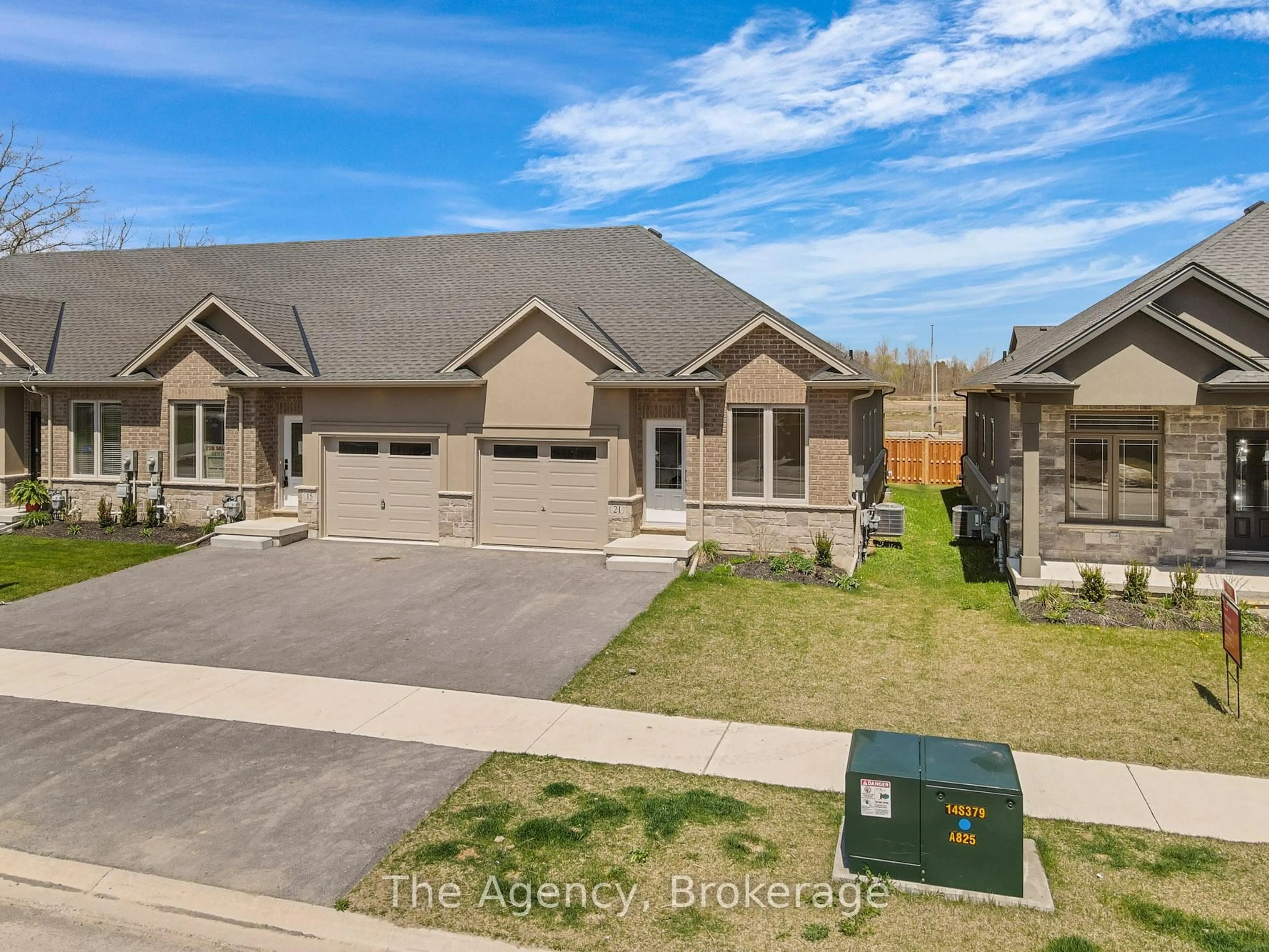 A pic from outside/outdoor area/front of a property/back of a property/a pic from drone, street for 21 Austin Dr, Welland Ontario L3B 5N8