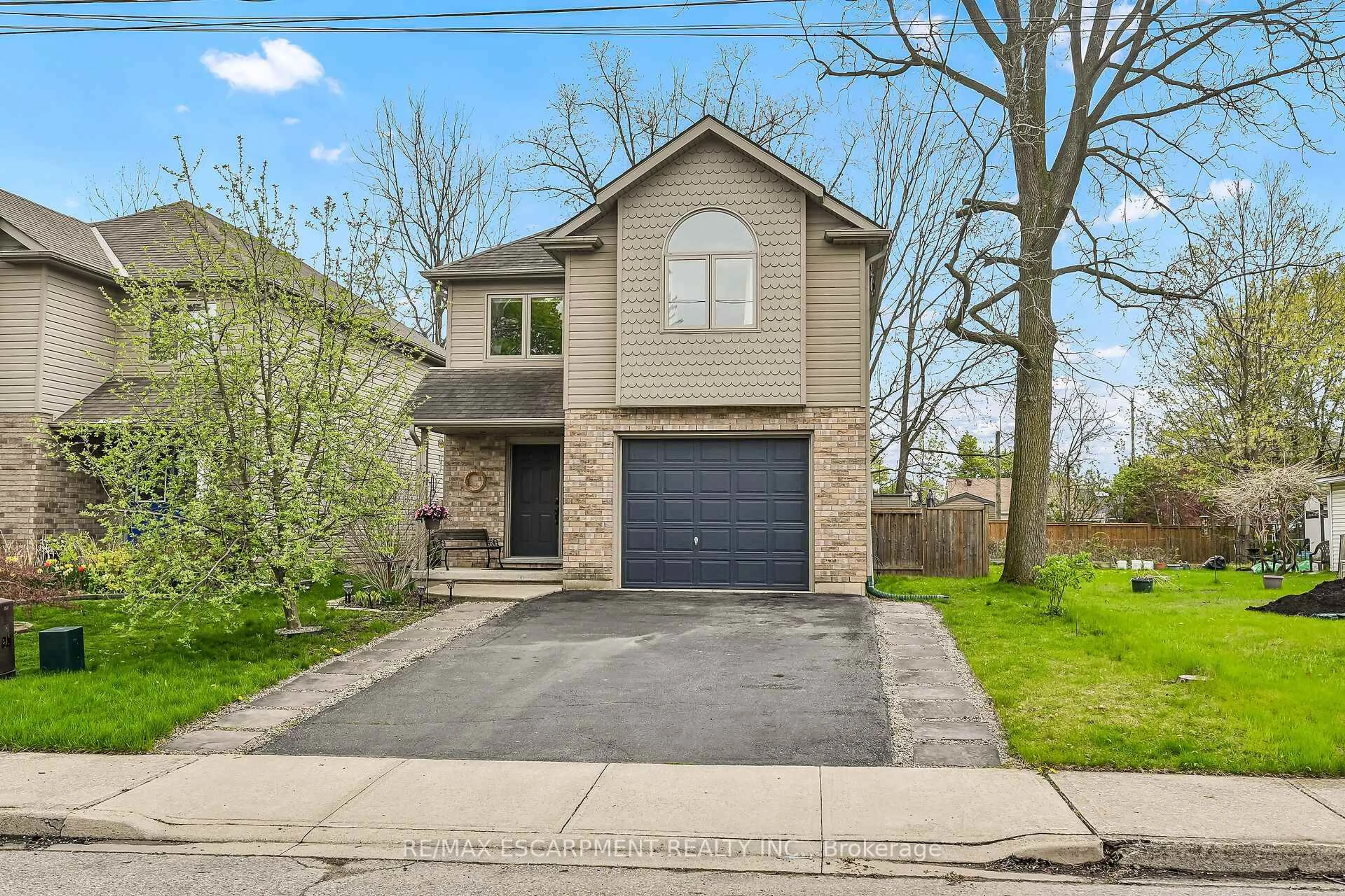 Home with brick exterior material, street for 74 Richardson St, Brantford Ontario N3T 1J1