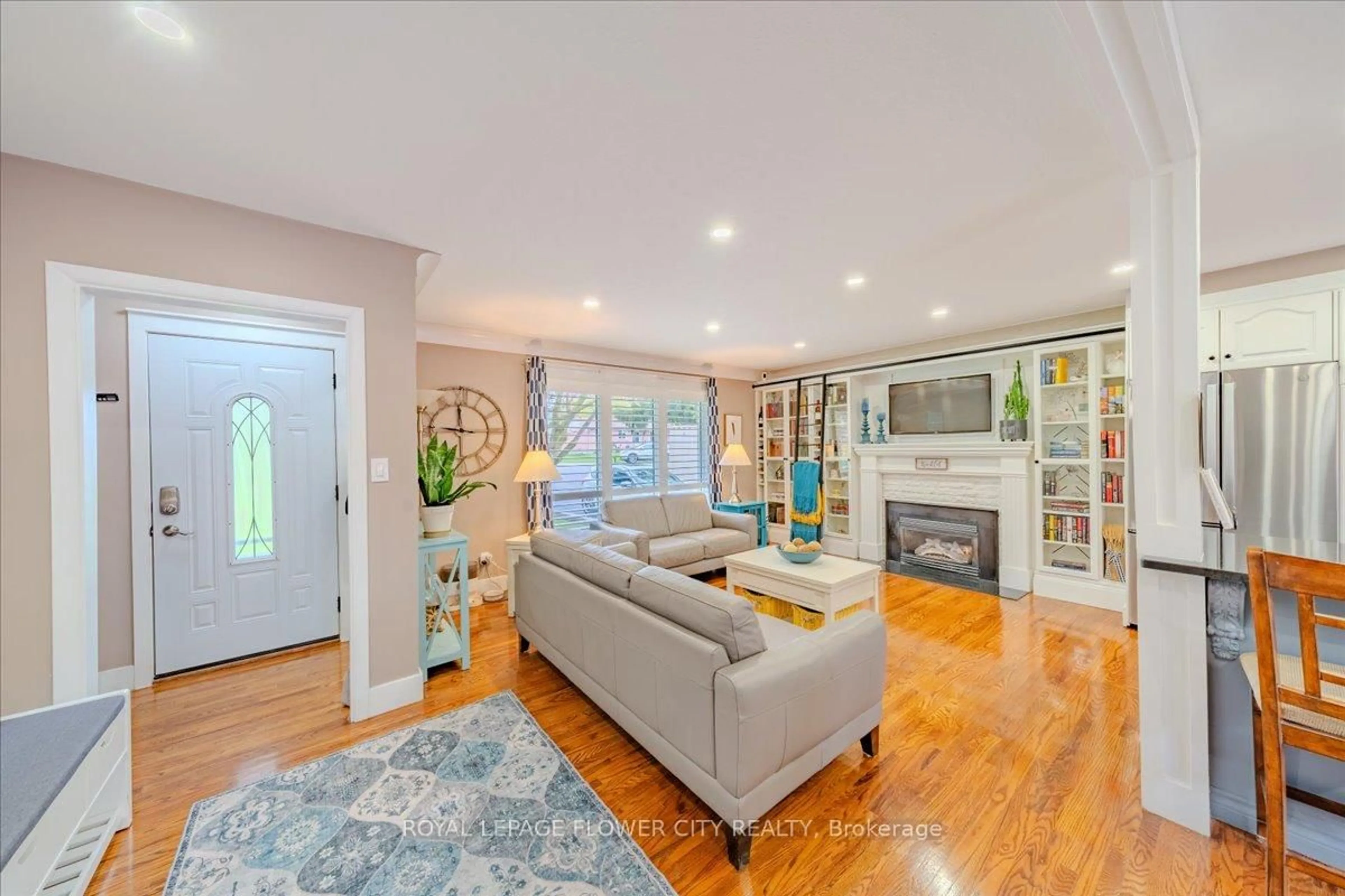 Living room with furniture, unknown for 3511 Catherine St, Thames Centre Ontario N0L 1G1