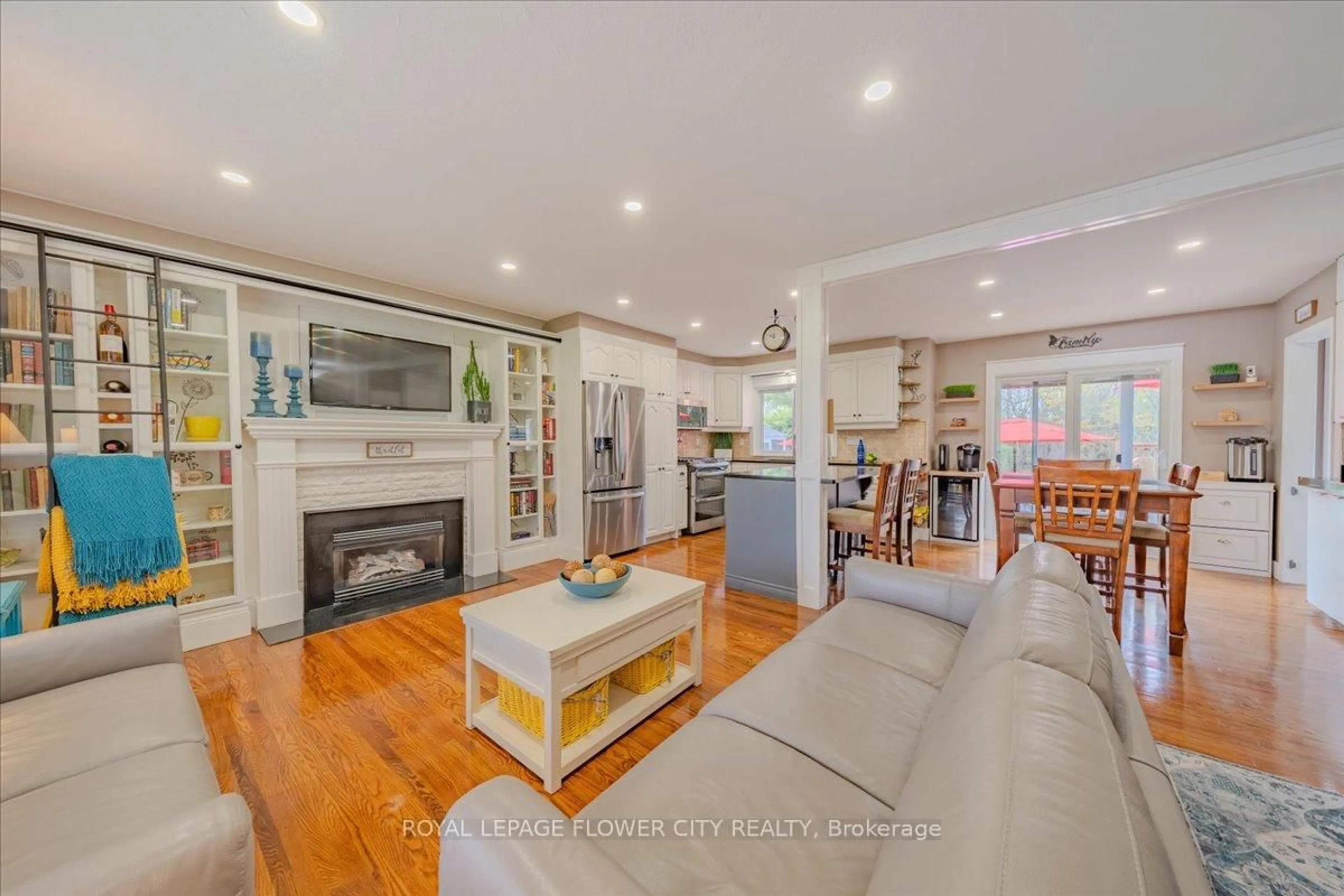 Living room with furniture, unknown for 3511 Catherine St, Thames Centre Ontario N0L 1G1