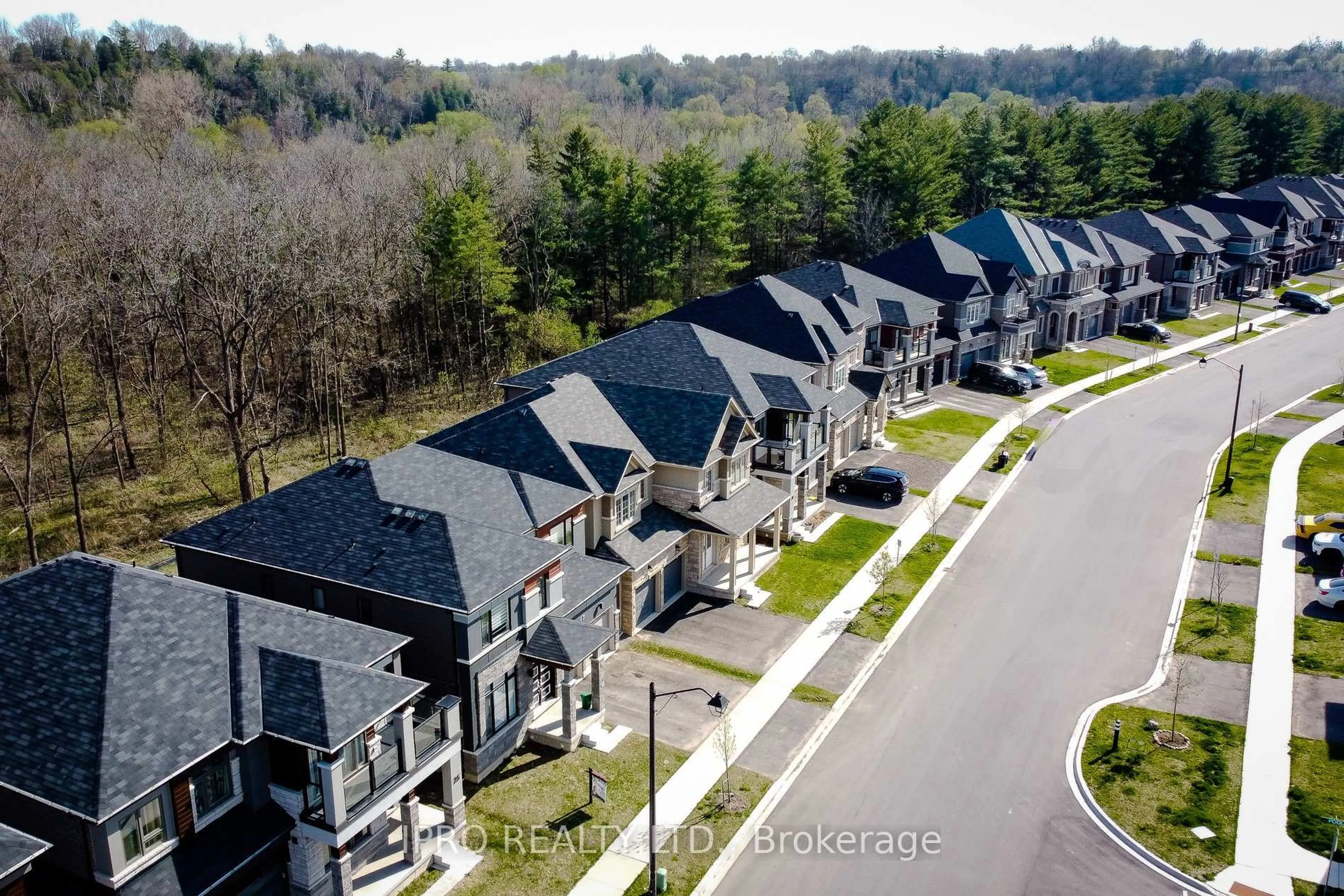 A pic from outside/outdoor area/front of a property/back of a property/a pic from drone, street for 27 Stauffer Rd, Brantford Ontario N2V 0B2