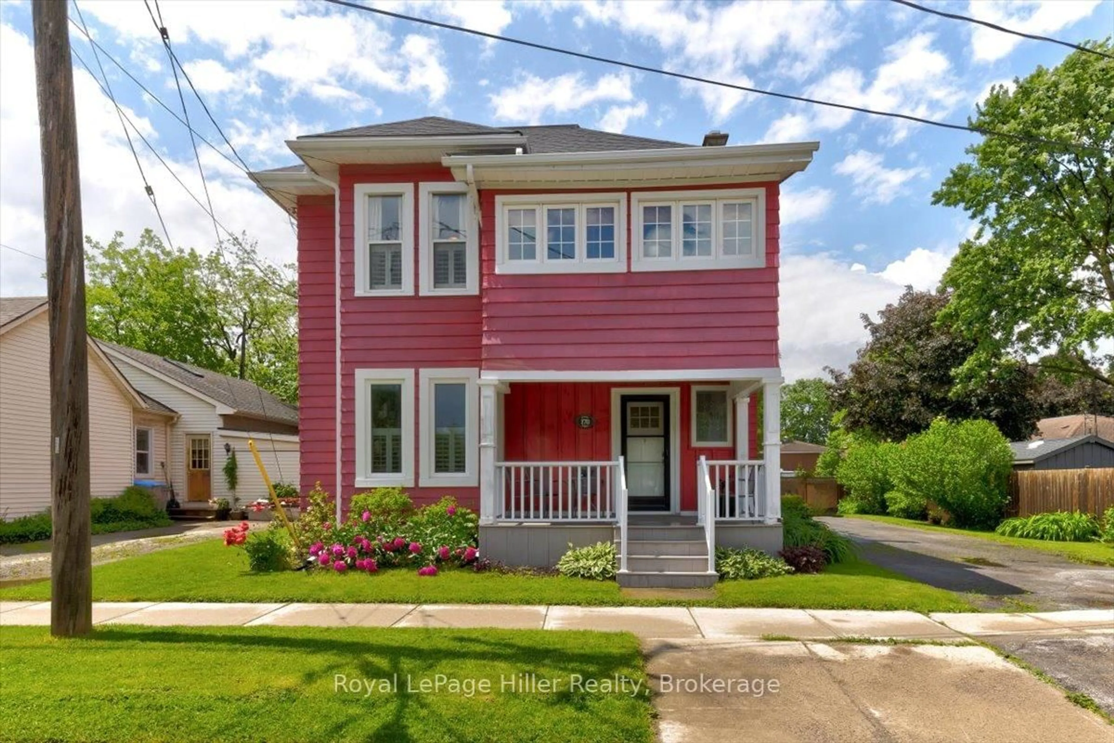 Home with vinyl exterior material, street for 170 Market St, Lucan Biddulph Ontario N0M 2J0