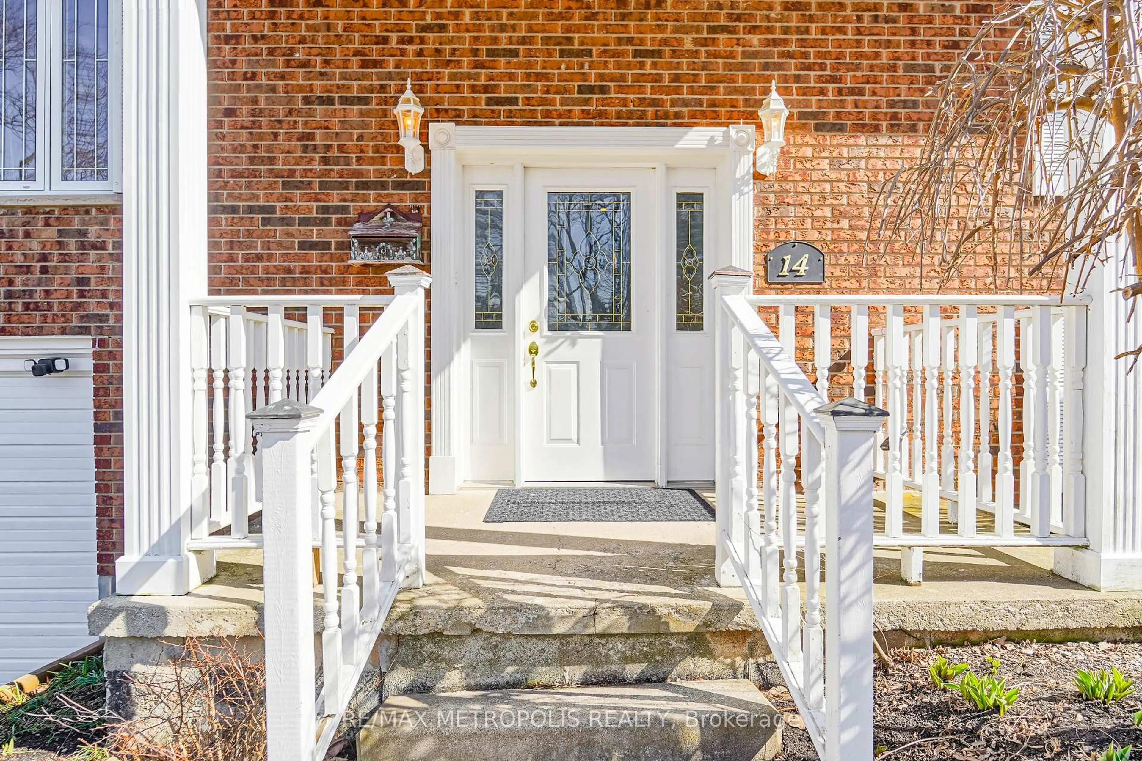 Indoor entryway for 14 MURRAY HILL Rd, Stratford Ontario N5A 7J8
