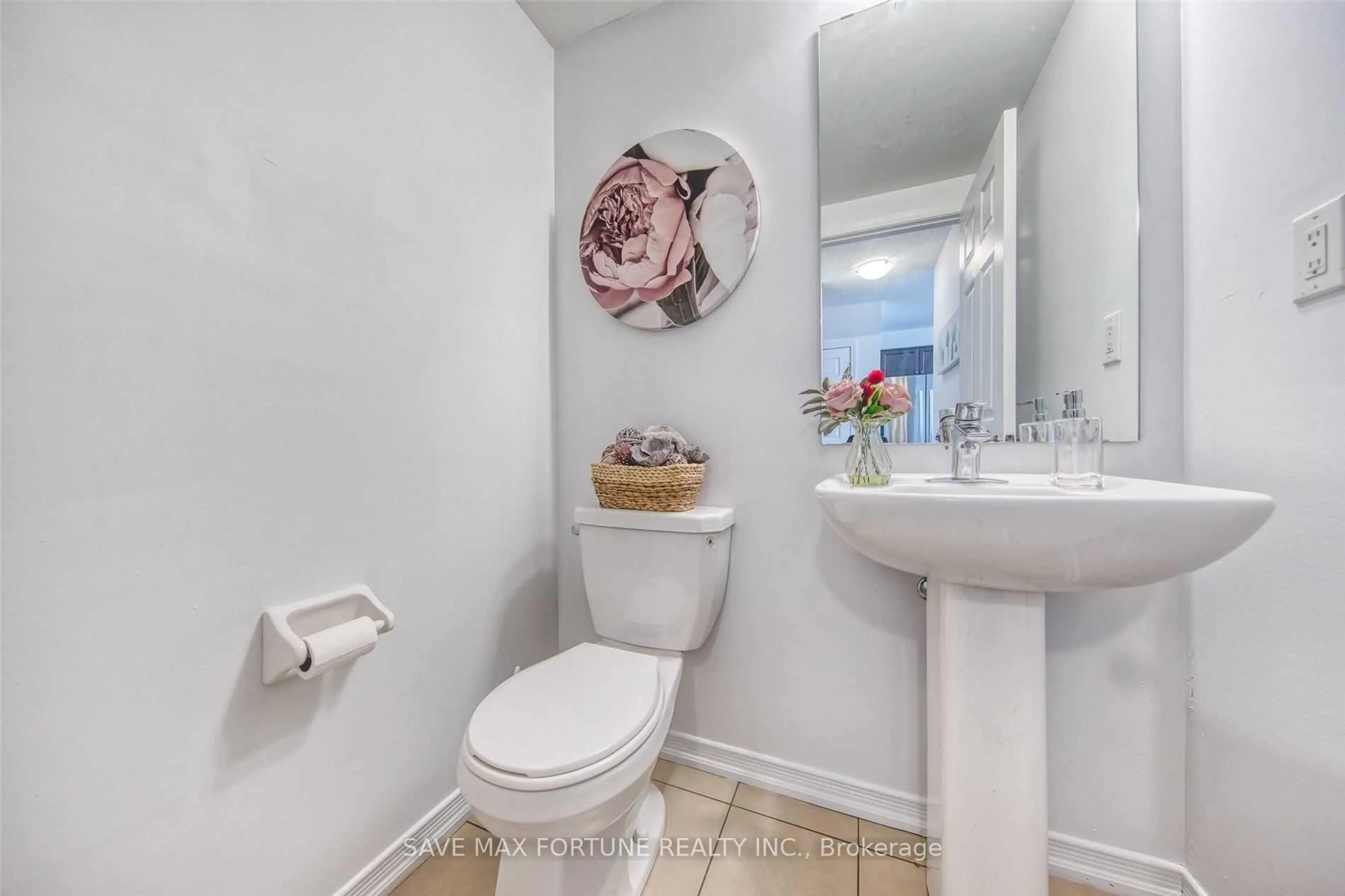 Standard bathroom, ceramic/tile floor for 41 Longboat Ru, Brantford Ontario N3T 0P3