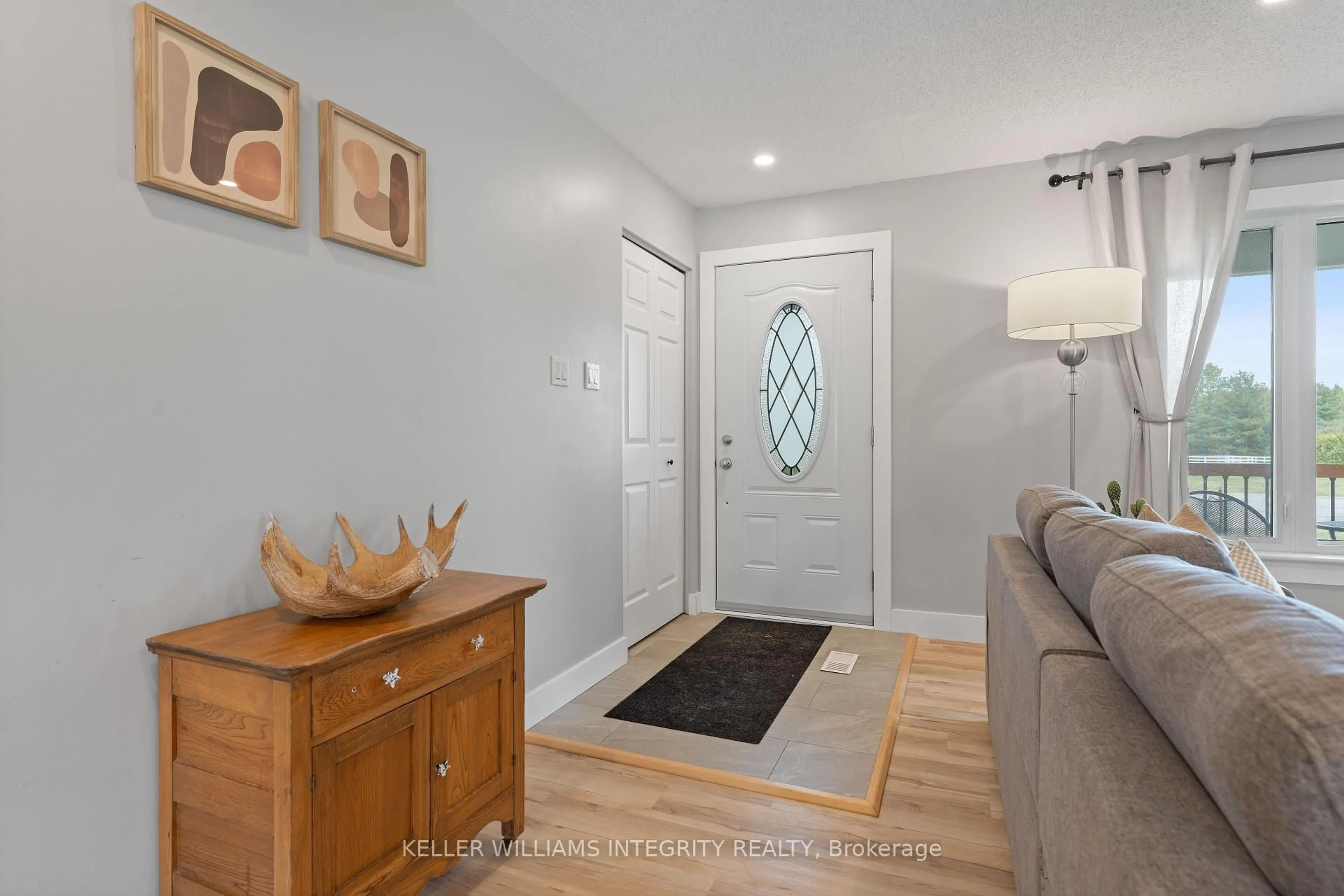 Indoor entryway for 6 Aimee Lane, North Grenville Ontario K0G 1S0