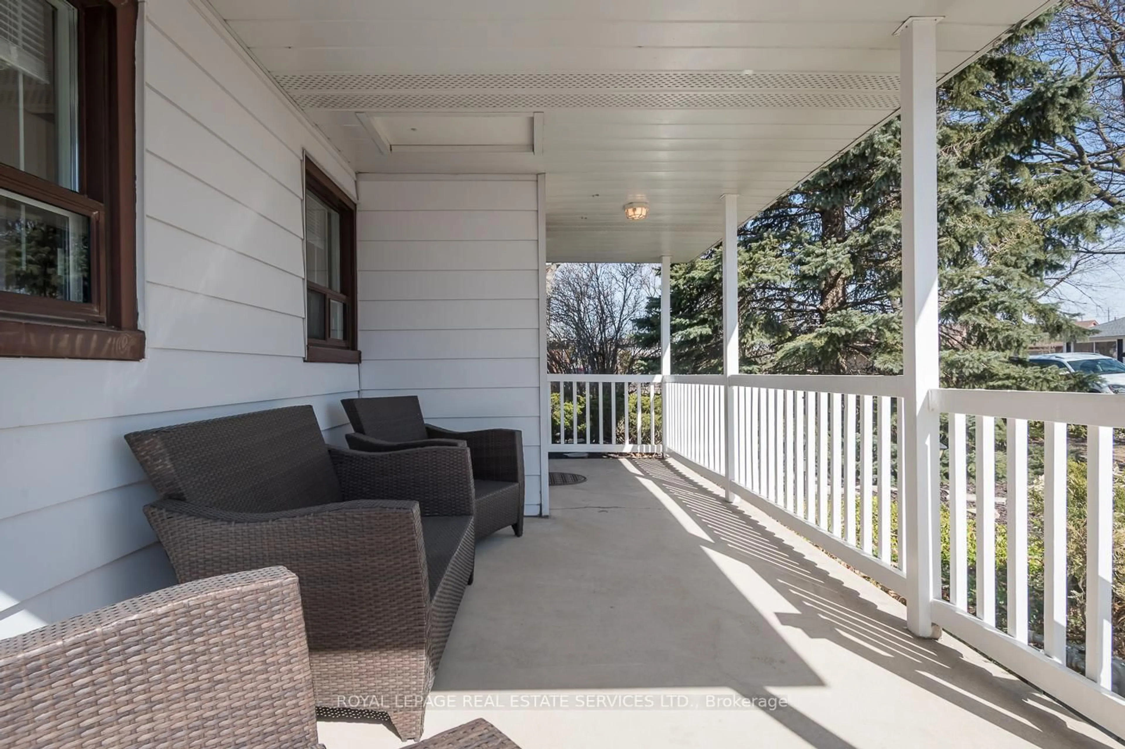 Patio, street for 19 Munro St, Thorold Ontario L2V 2V7