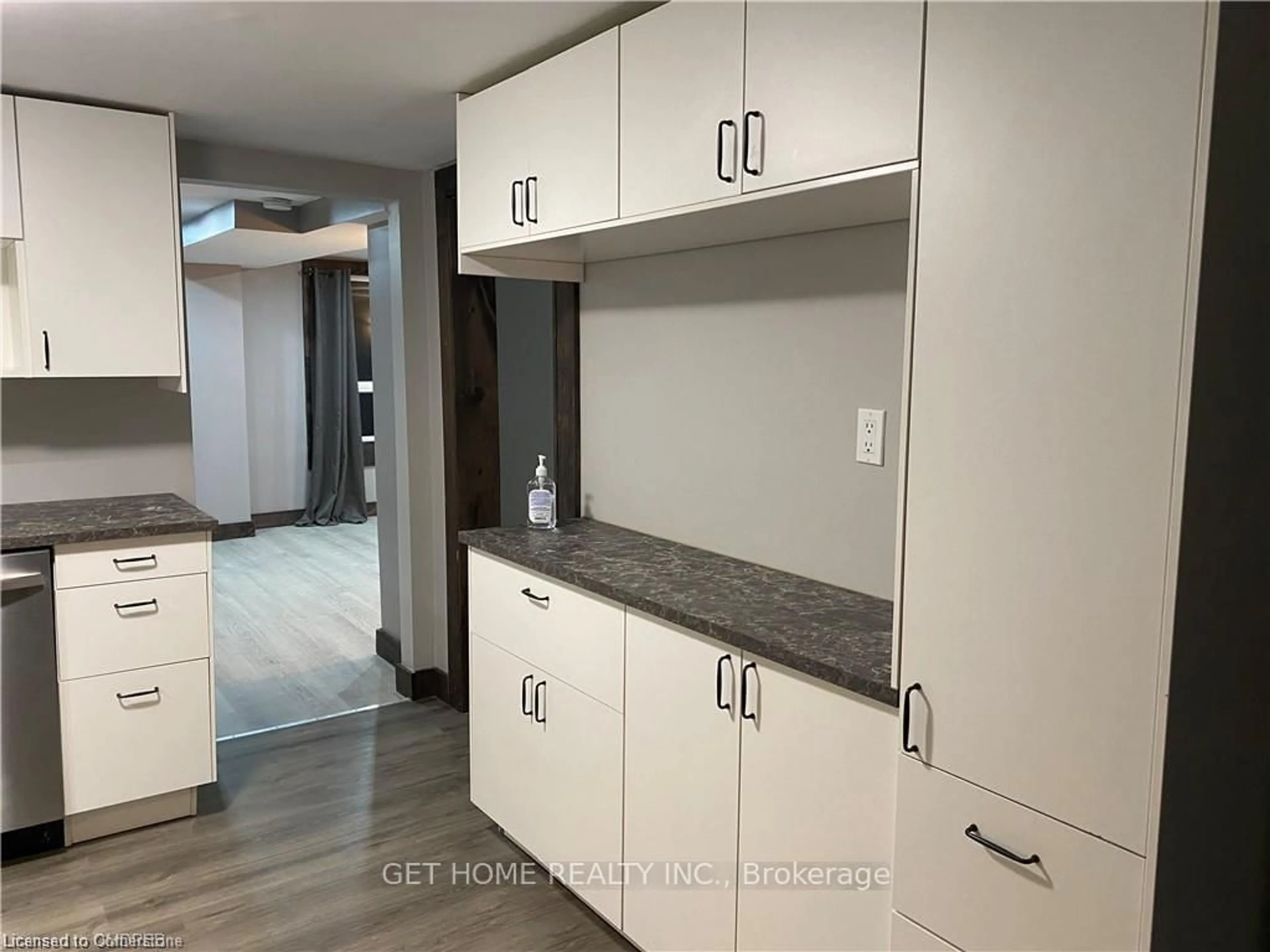 Open concept kitchen, unknown for 100 Lincoln St, Welland Ontario L3C 5J7