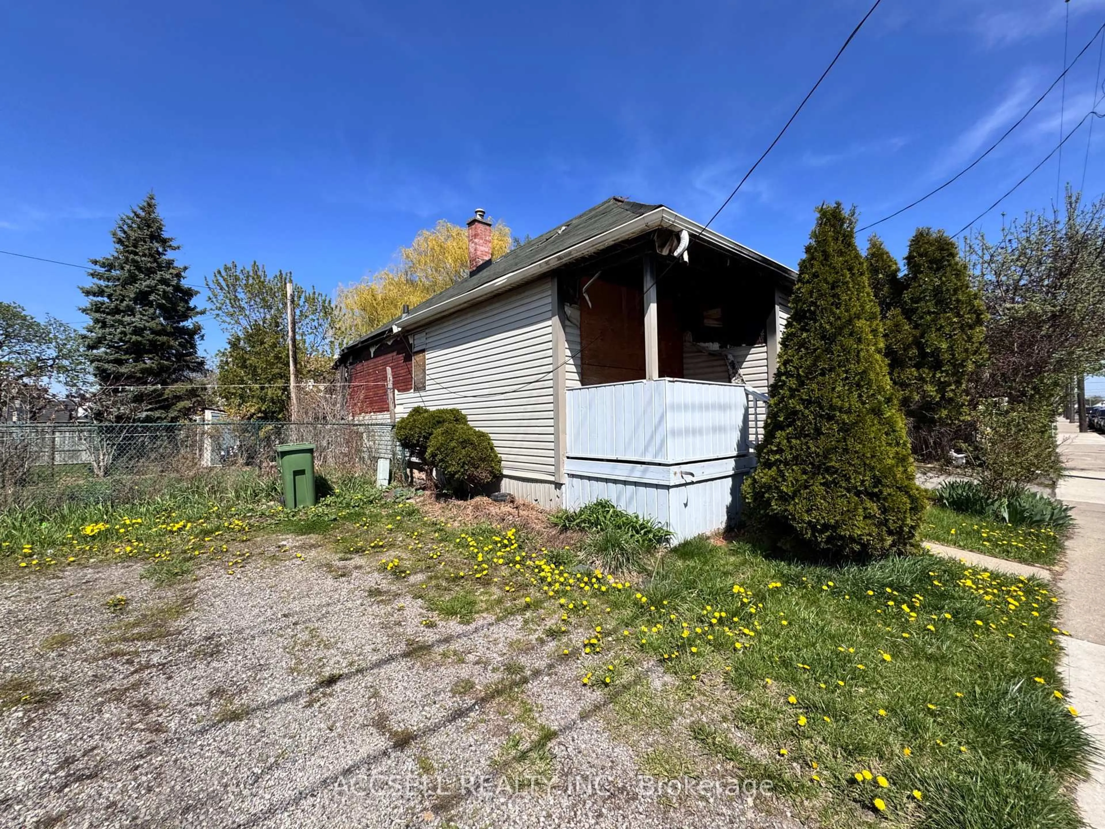 Shed for 1371 Cannon St, Hamilton Ontario L8H 1W2