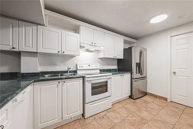 Additional property image - 6 Windmill Pl