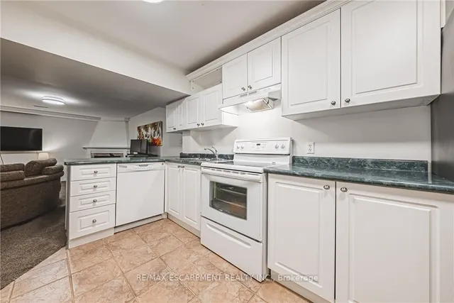 Additional property image - 6 Windmill Pl