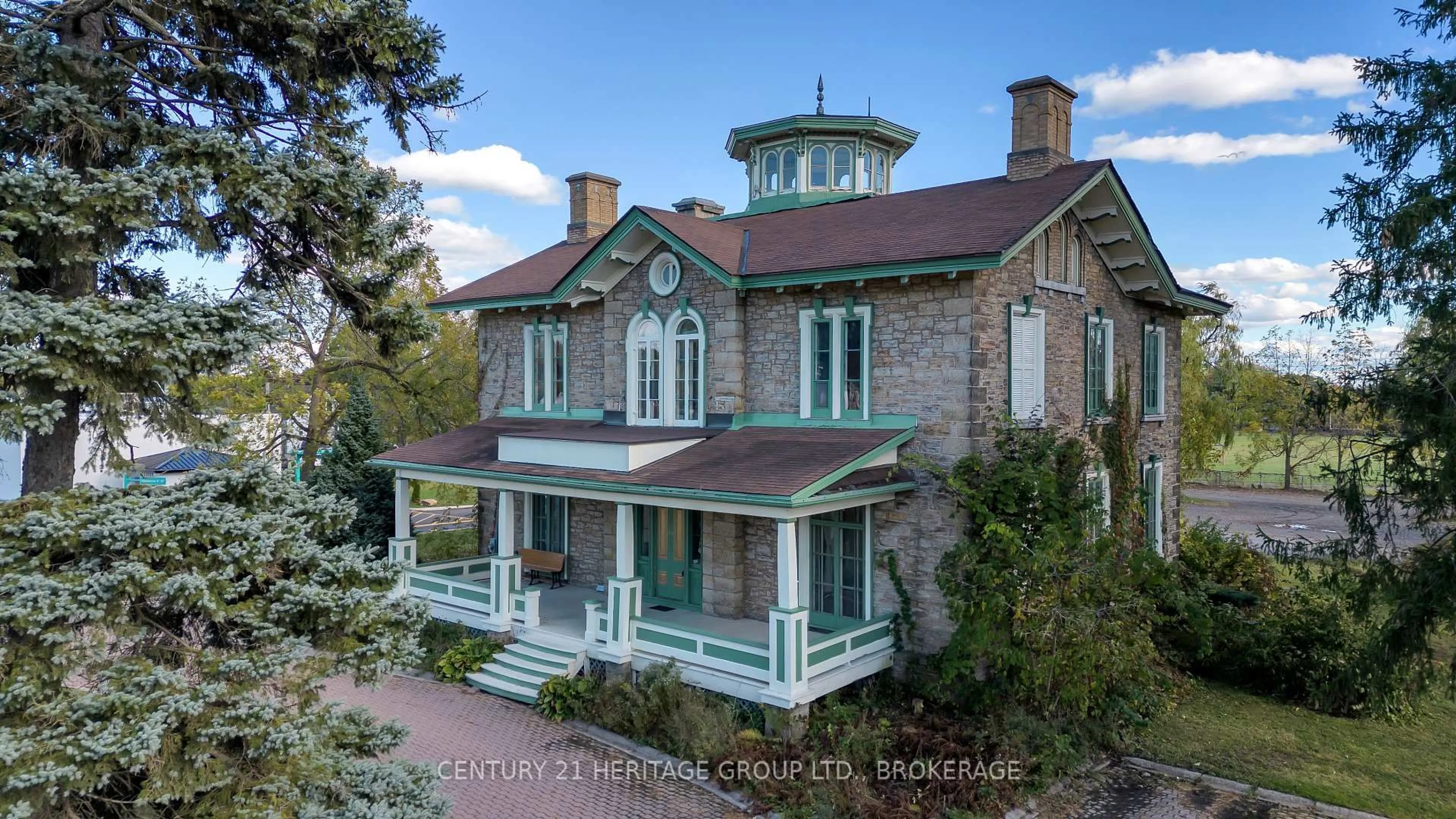 Home with brick exterior material, building for 389 King St, Gananoque Ontario K7G 1G6