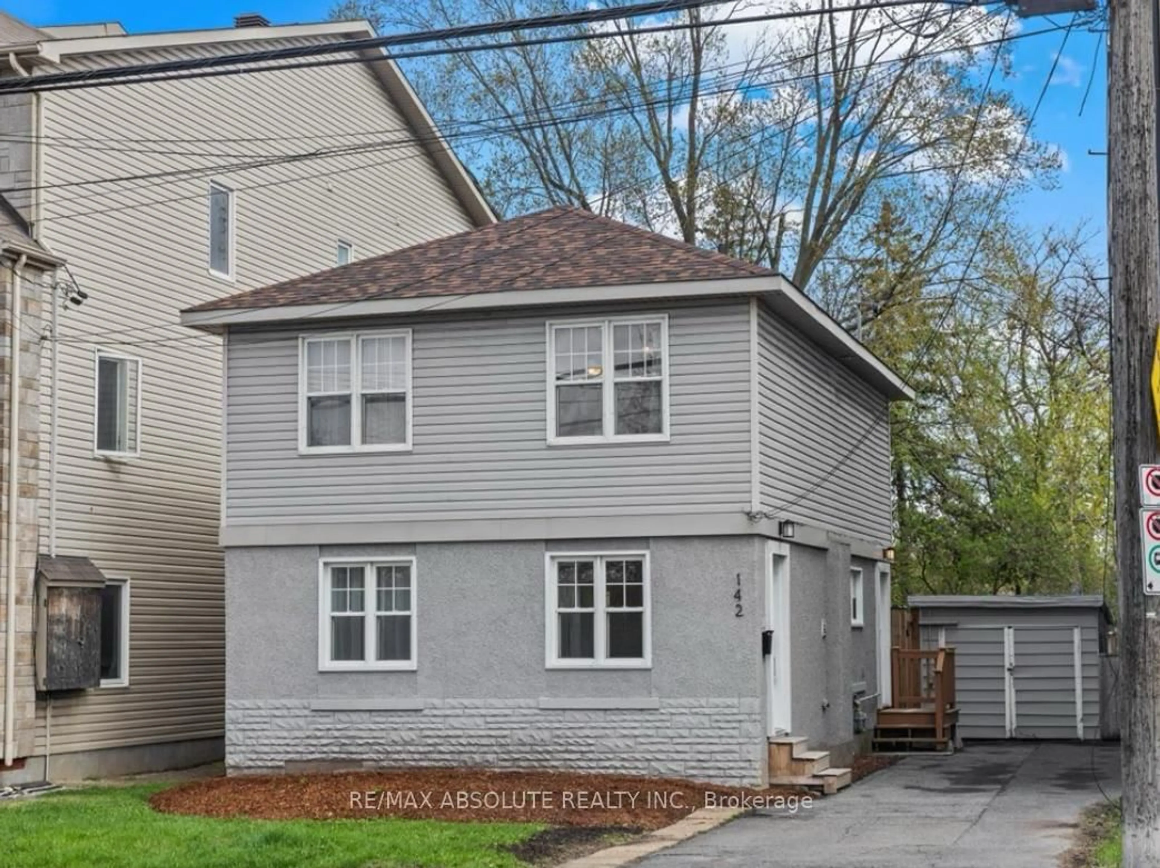 Home with vinyl exterior material, street for 142 Lees Ave, Ottawa Ontario K1S 0C3
