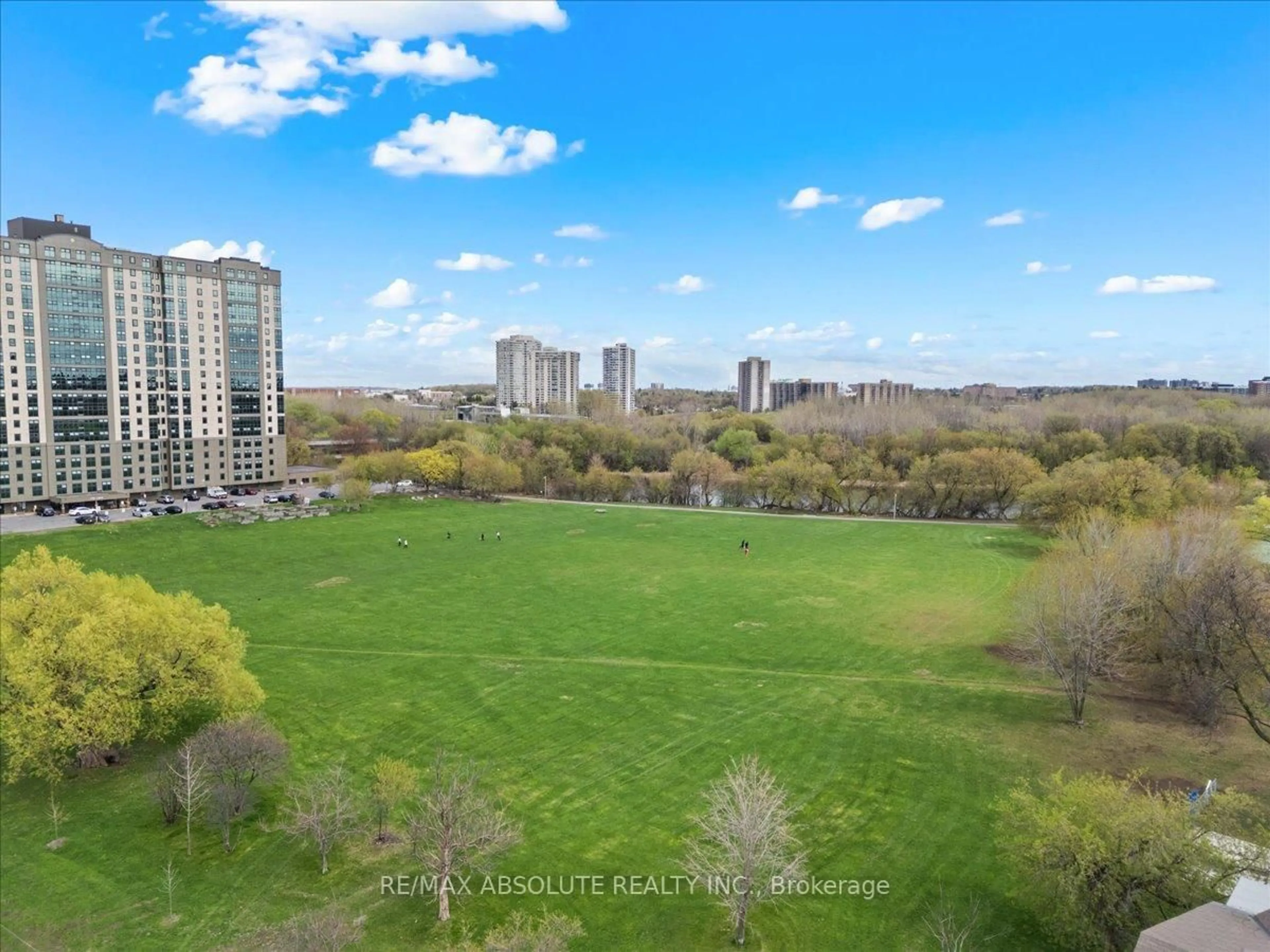 A pic from outside/outdoor area/front of a property/back of a property/a pic from drone, city buildings view from balcony for 142 Lees Ave, Ottawa Ontario K1S 0C3