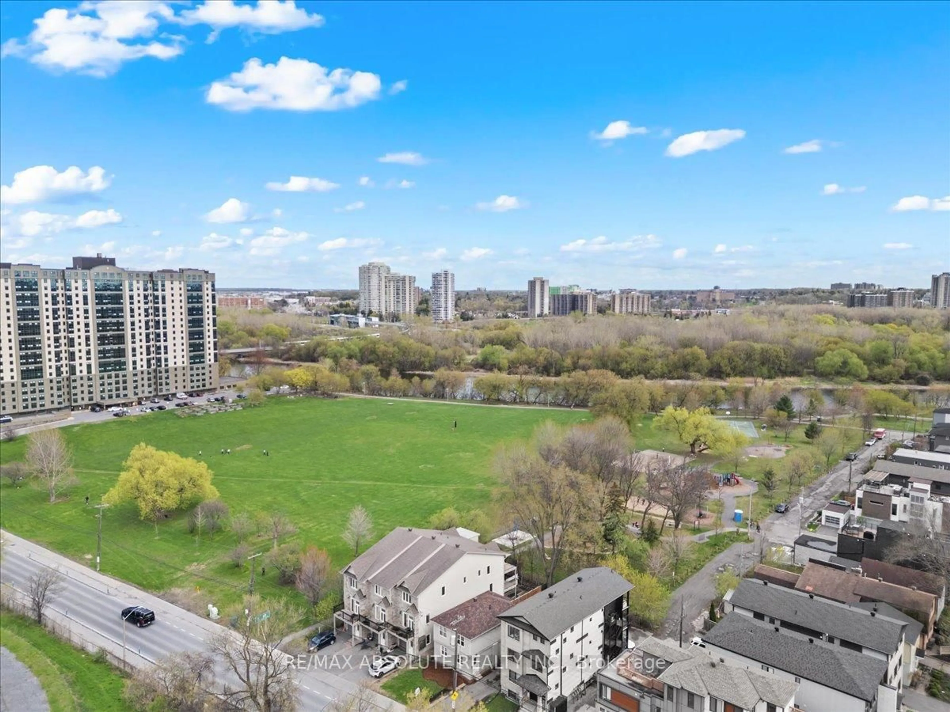 A pic from outside/outdoor area/front of a property/back of a property/a pic from drone, city buildings view from balcony for 142 Lees Ave, Ottawa Ontario K1S 0C3
