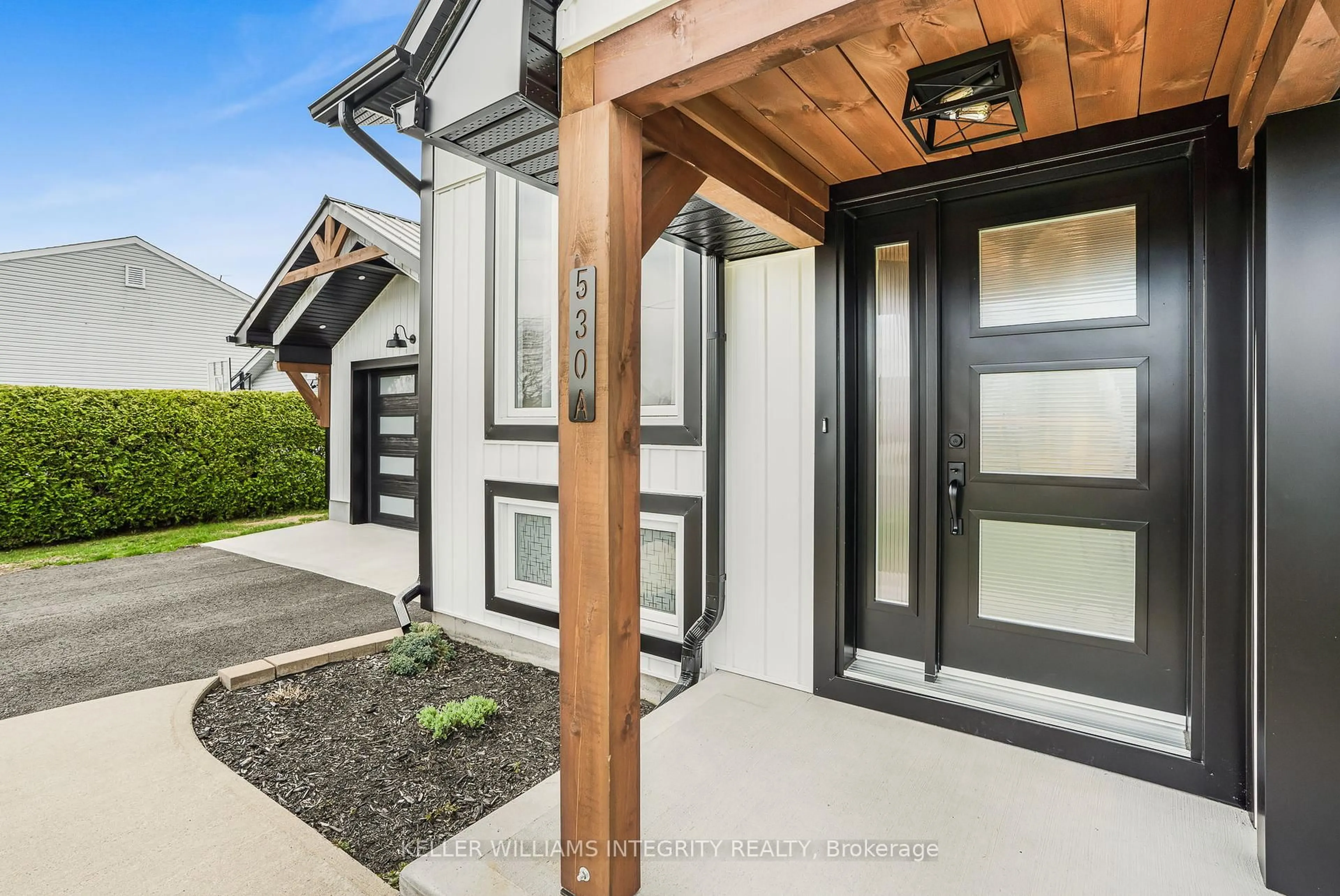 Indoor entryway for 530A Devista Blvd, Alfred and Plantagenet Ontario K0B 1A0