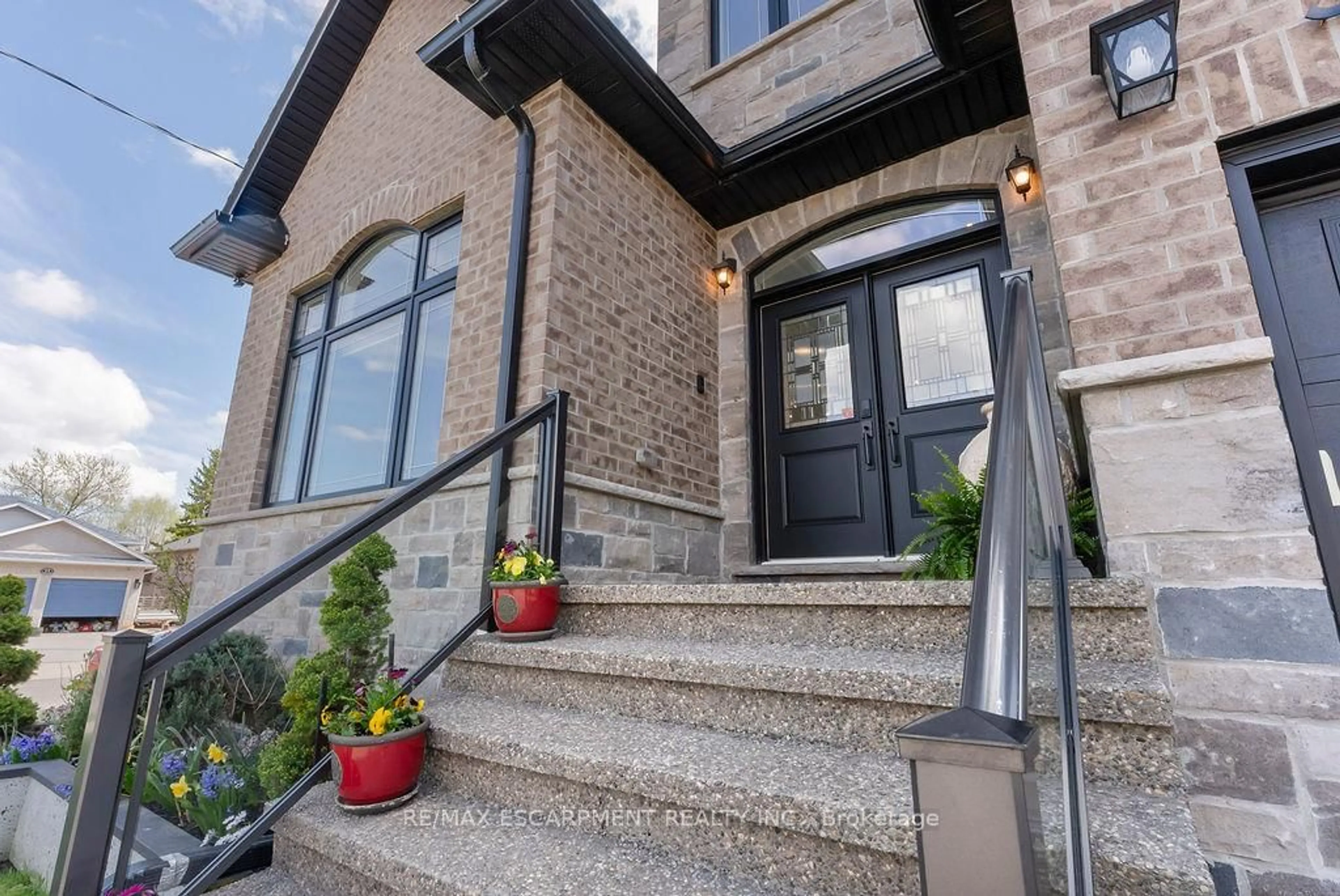 Unknown for 54 CHIPMAN Ave, Hamilton Ontario L9A 2T1