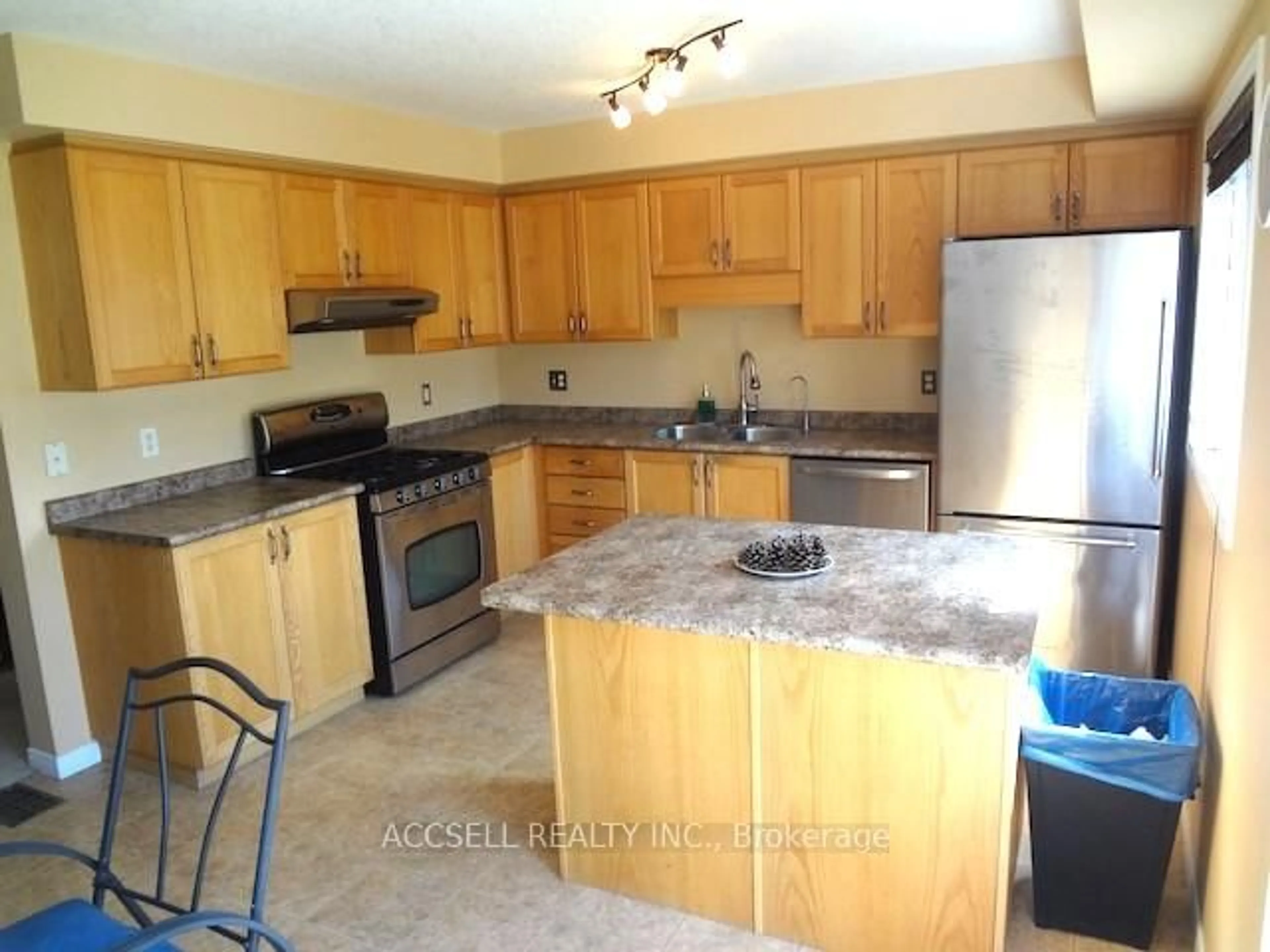 Standard kitchen, unknown for 175 David Bergey Dr #D95, Kitchener Ontario N2E 4H6