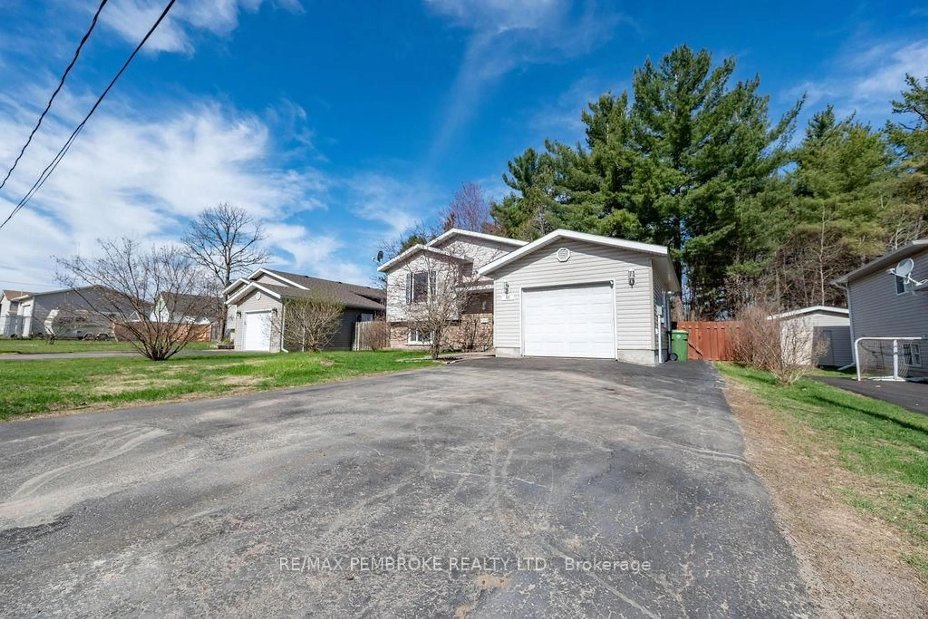A pic from outside/outdoor area/front of a property/back of a property/a pic from drone, street for 65 Fred St, Petawawa Ontario K8H 0A4