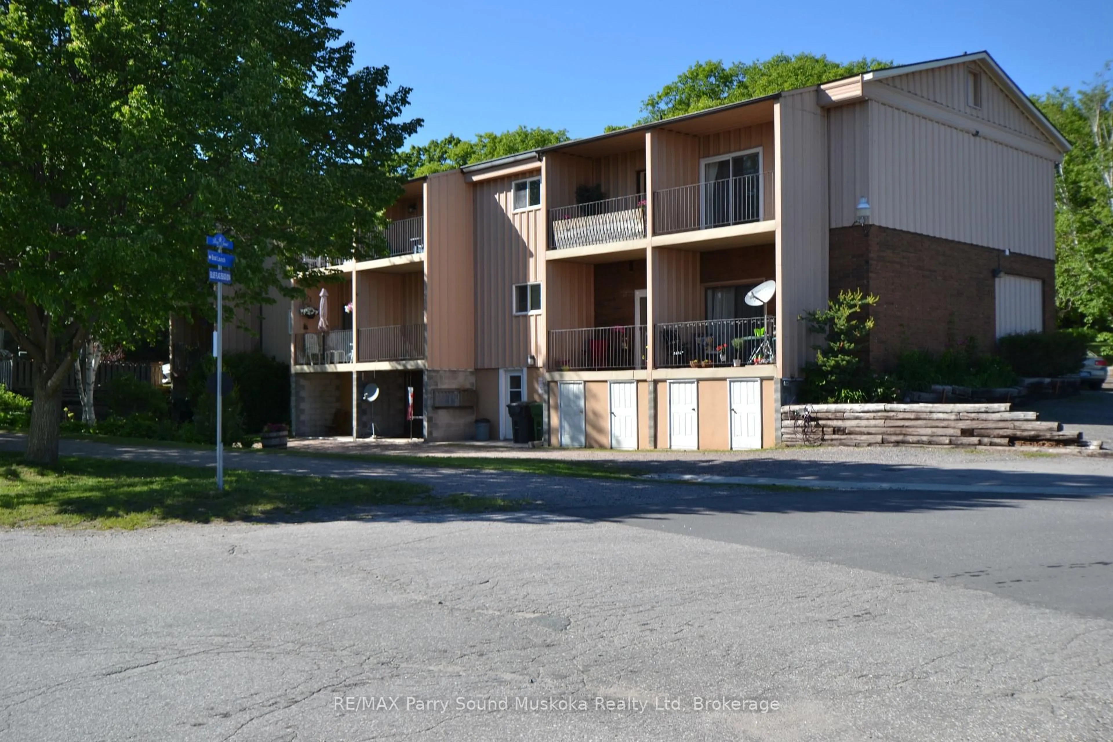 Patio, building for 21 Prospect St ##10, Parry Sound Ontario P2A 2B5