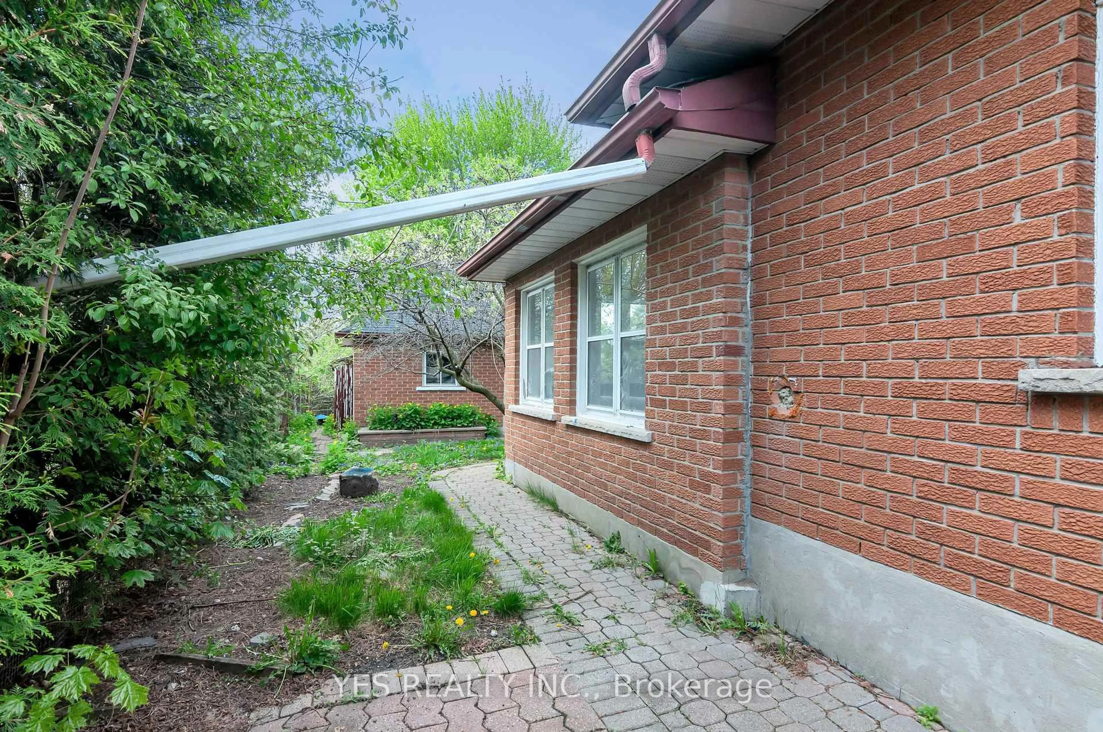 Home with brick exterior material, street for 176 Kenneth Ave, Kitchener Ontario N2A 1W2