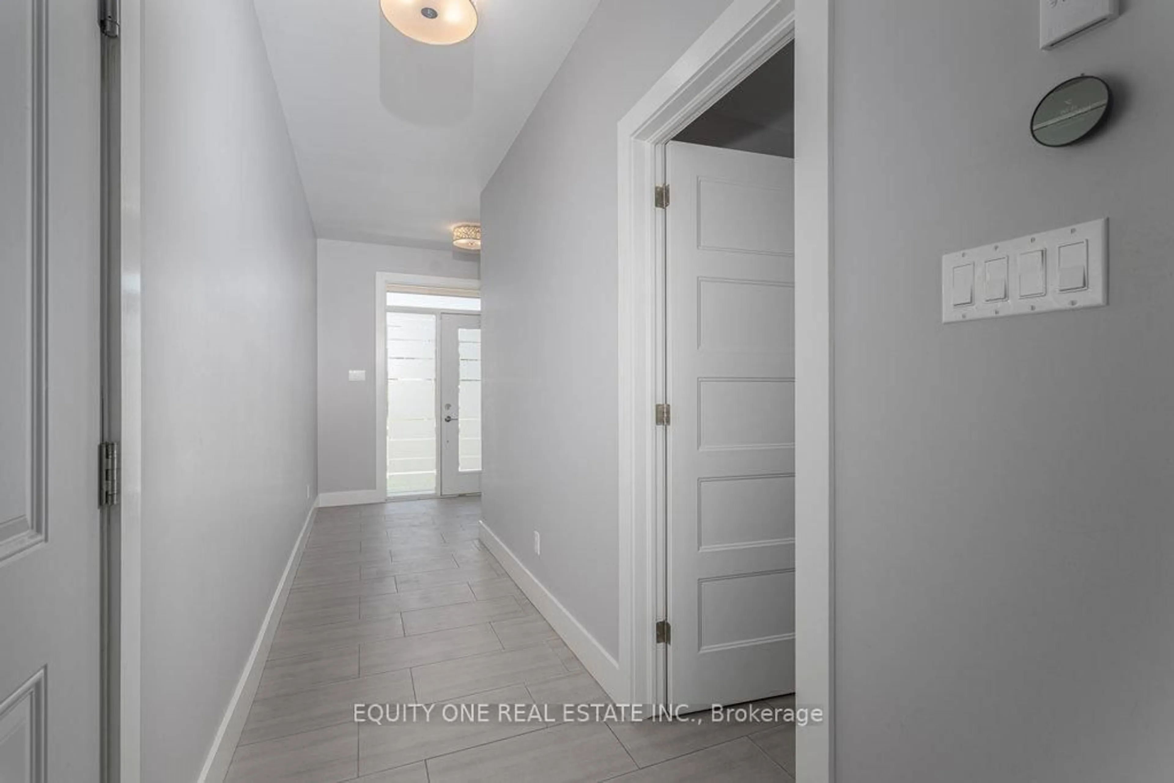Indoor entryway for 888 Woodroffe Ave, Ottawa Ontario K2A 3G3
