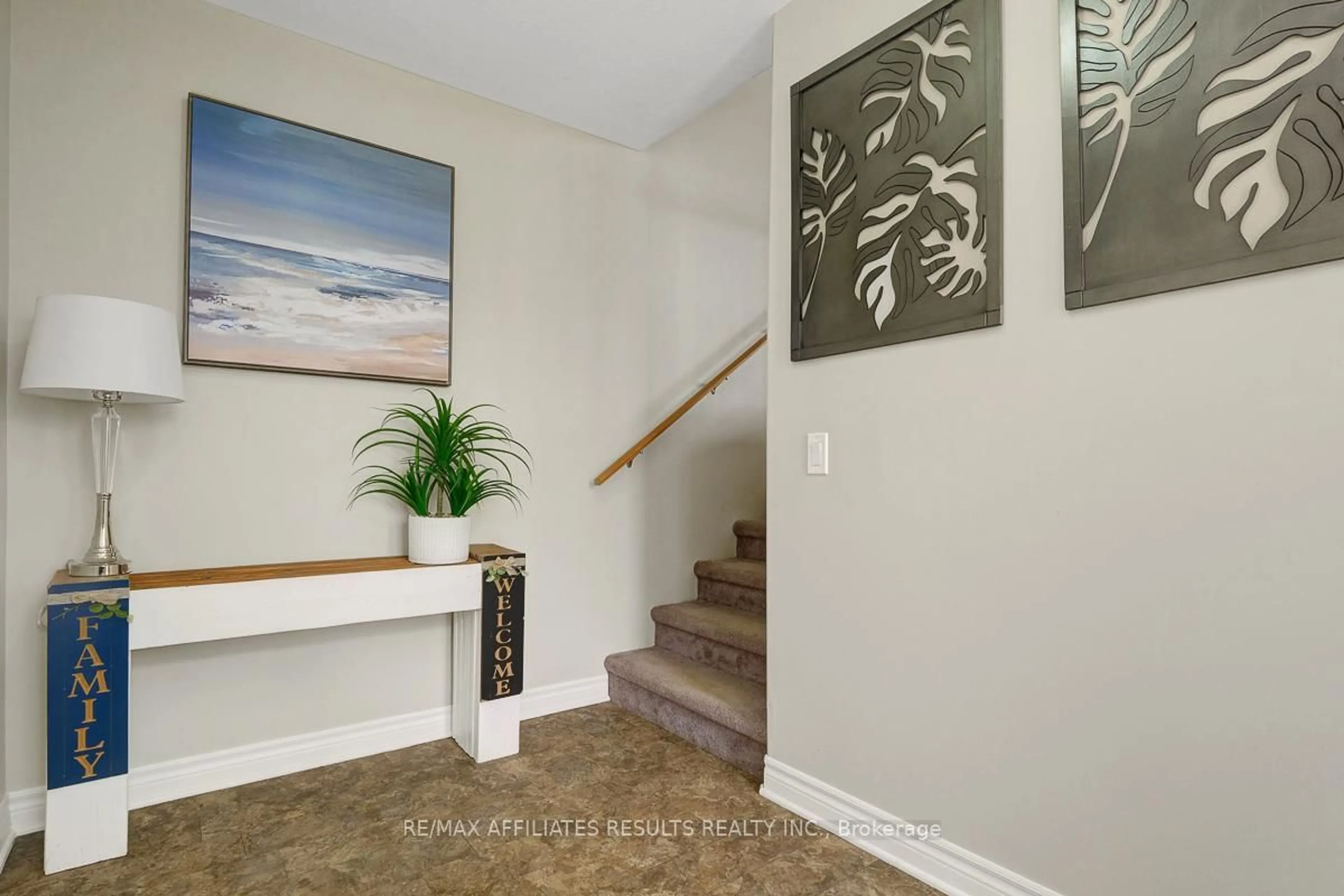 Indoor entryway for 3183 Rosedale Rd, Smiths Falls Ontario K7A 4S7