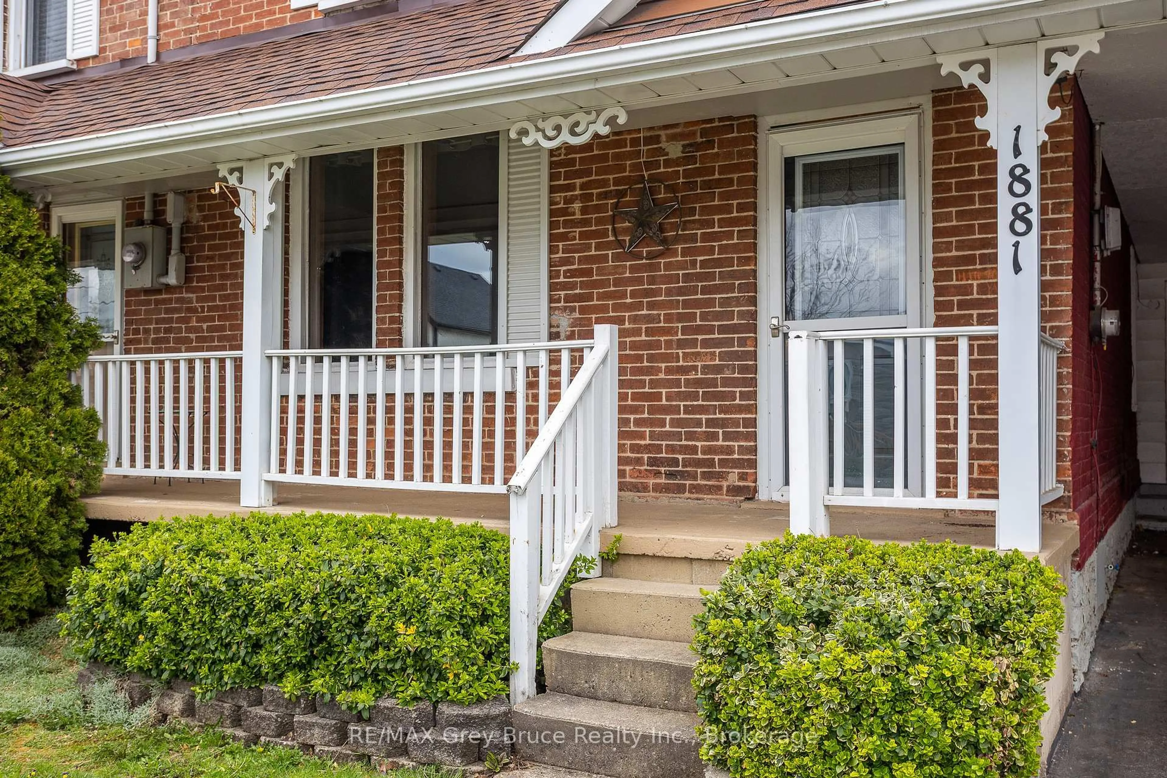 Home with brick exterior material, street for 1881 6th Ave, Owen Sound Ontario N4K 2W1