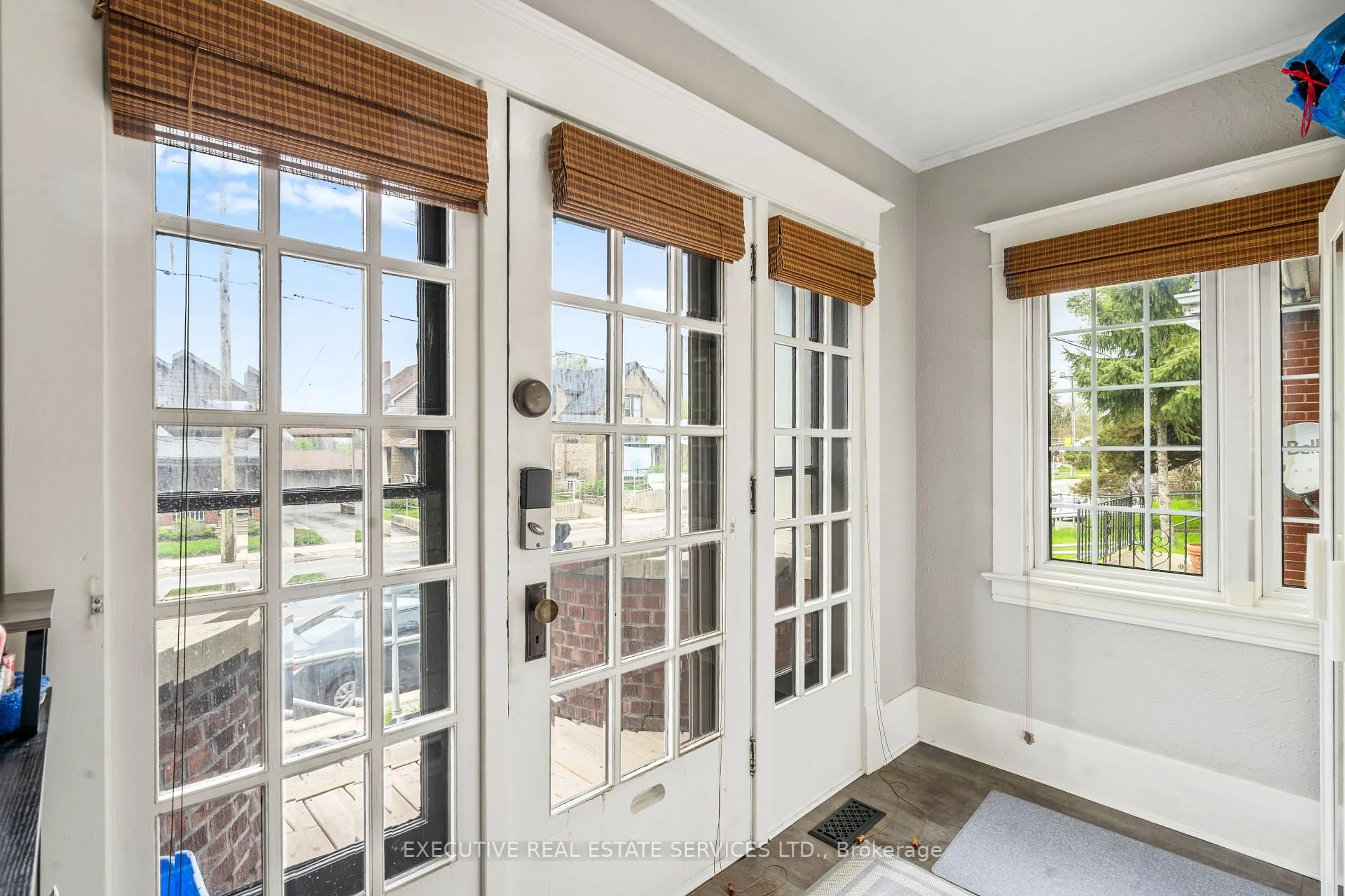 Indoor entryway for 594 HIGHBURY Ave, London East Ontario N5W 4K9