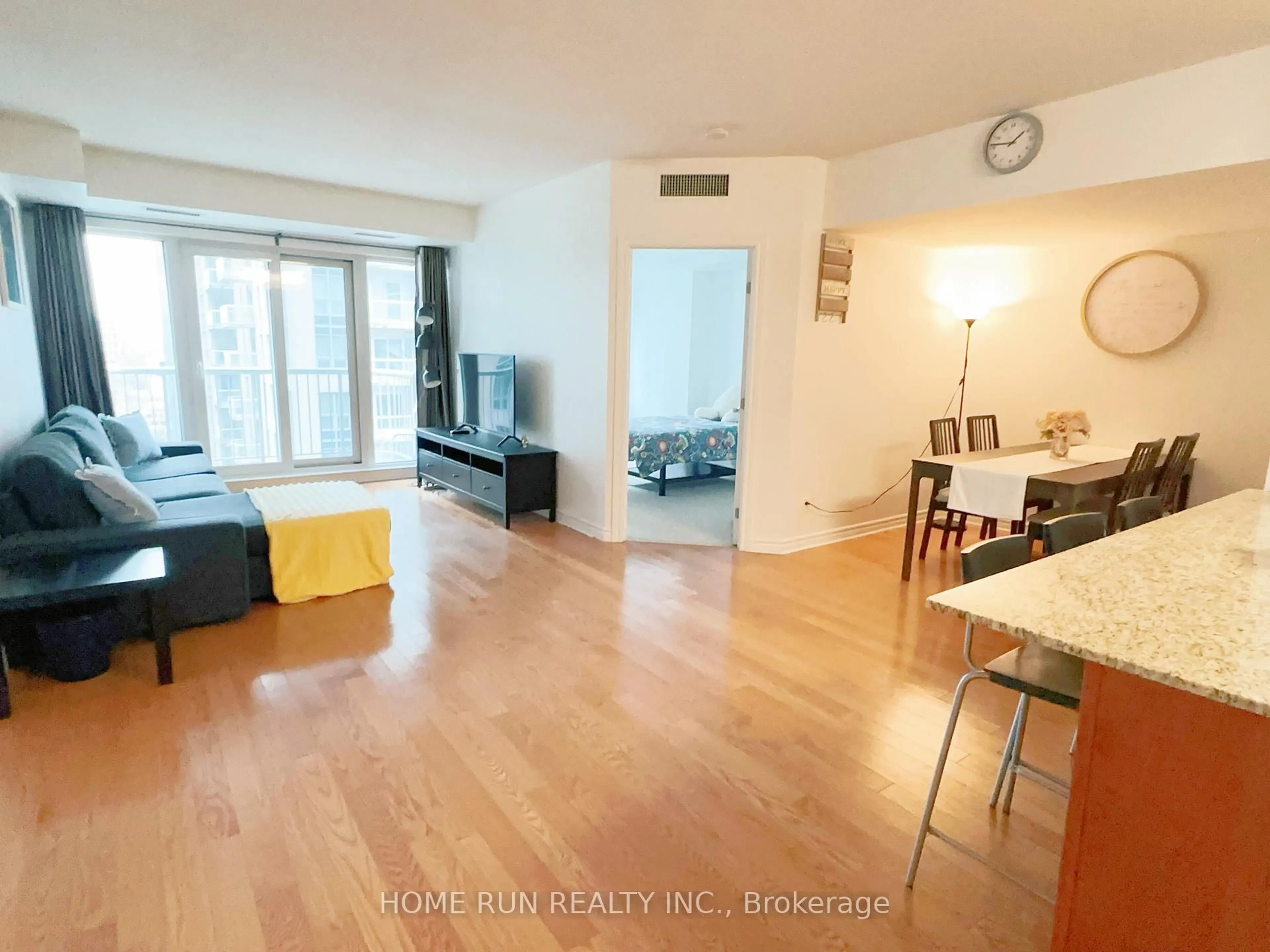 A pic of a room for 234 Rideau St #1506, Ottawa Ontario K1N 0A9