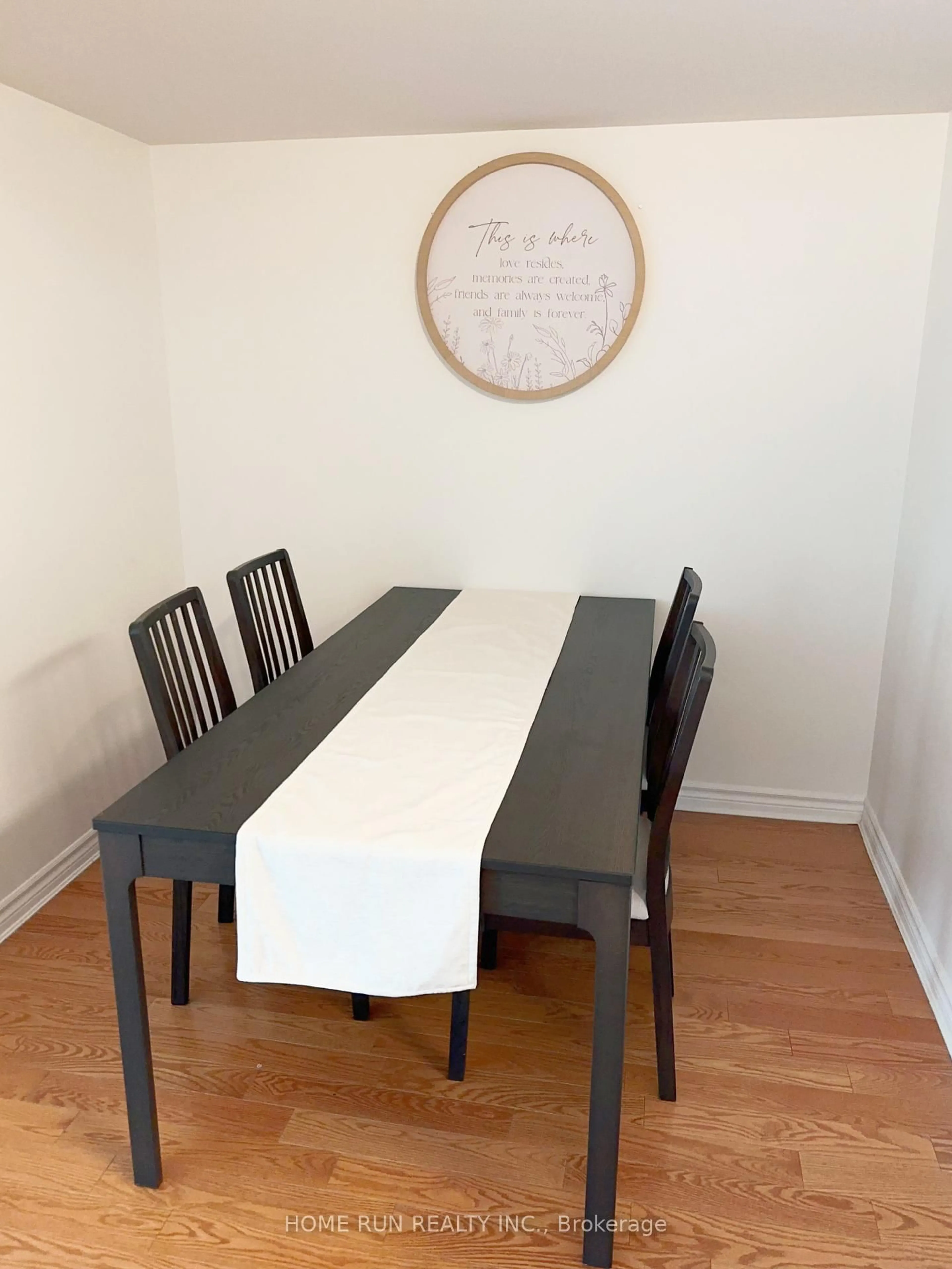 Dining room, wood/laminate floor for 234 Rideau St #1506, Ottawa Ontario K1N 0A9