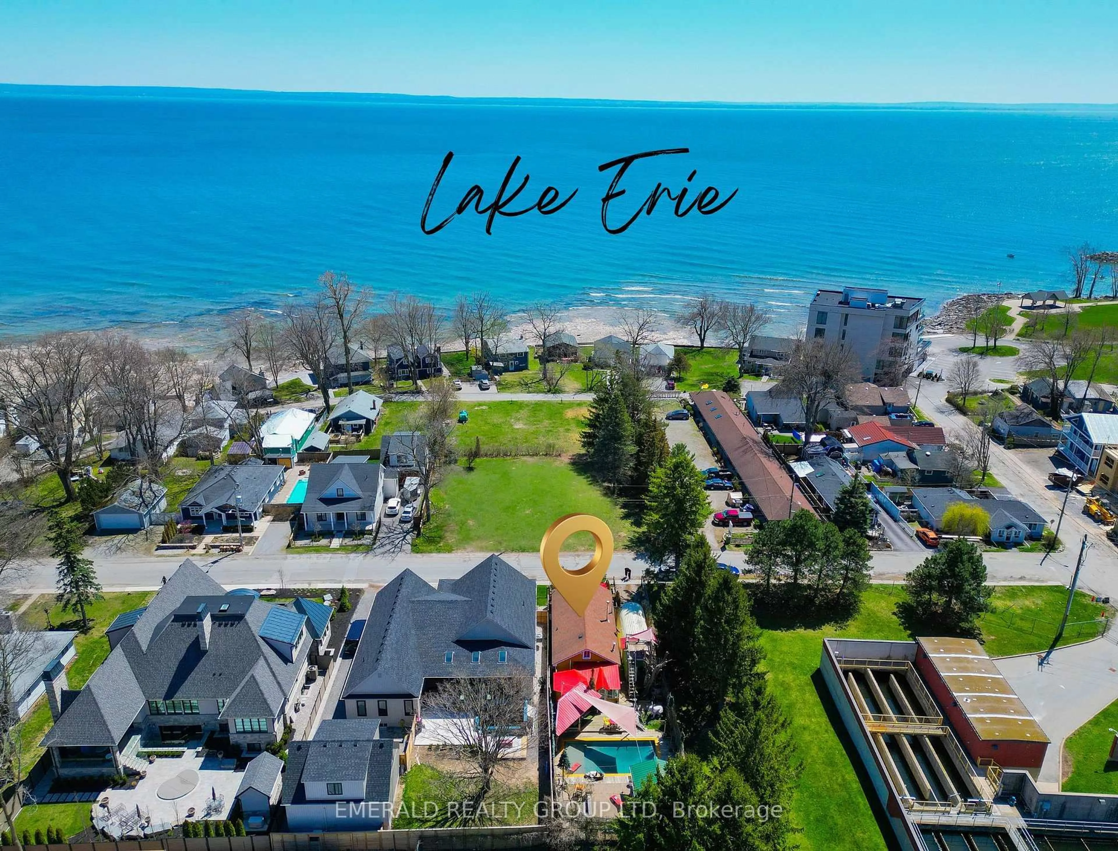 A pic from outside/outdoor area/front of a property/back of a property/a pic from drone, water/lake/river/ocean view for 3816 Crystal Beach Dr, Fort Erie Ontario L0S 1B0