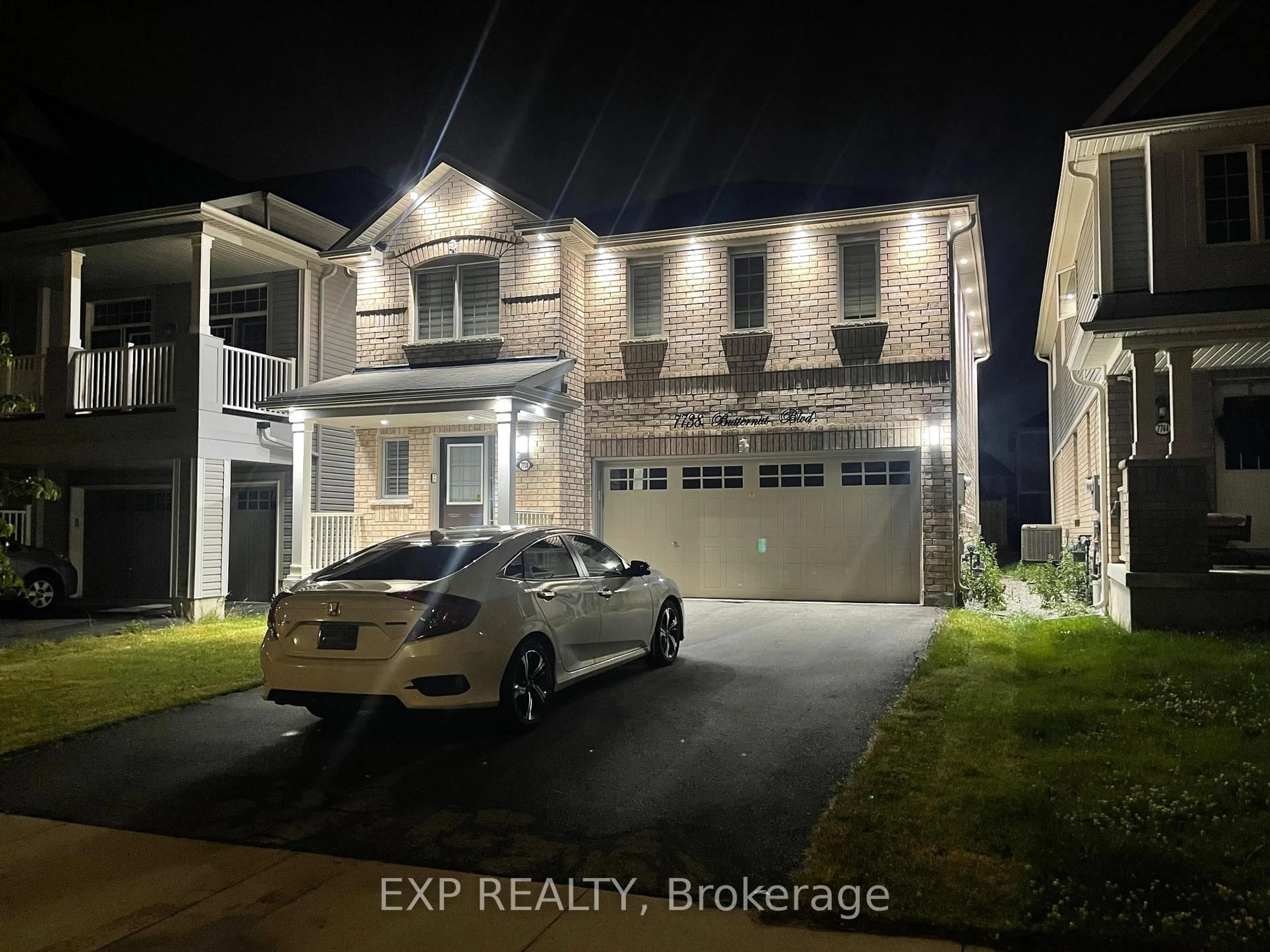 A pic from outside/outdoor area/front of a property/back of a property/a pic from drone, street for 7738 Butternut Blvd, Niagara Falls Ontario L2H 0N7