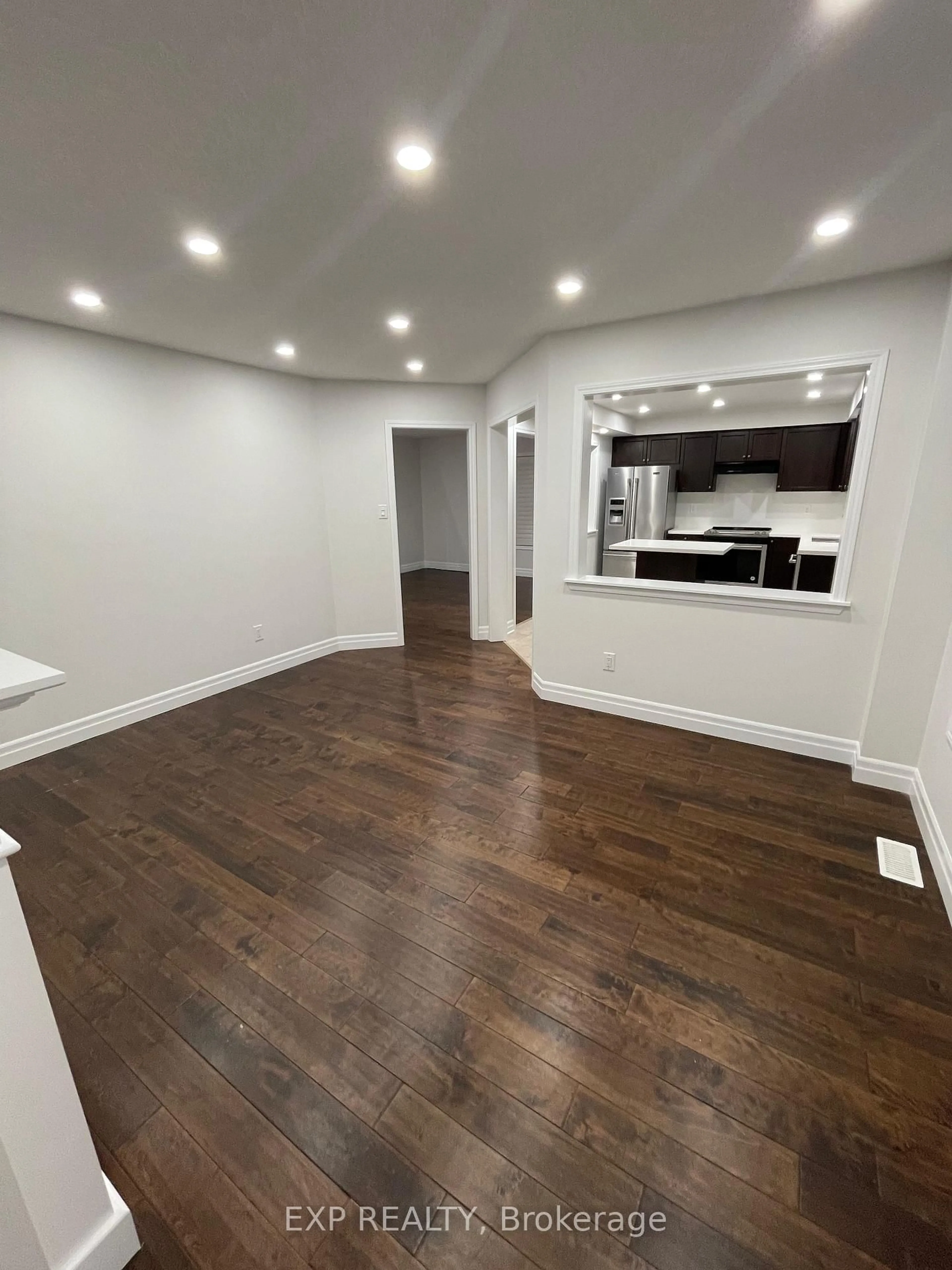 A pic of a room for 7738 Butternut Blvd, Niagara Falls Ontario L2H 0N7