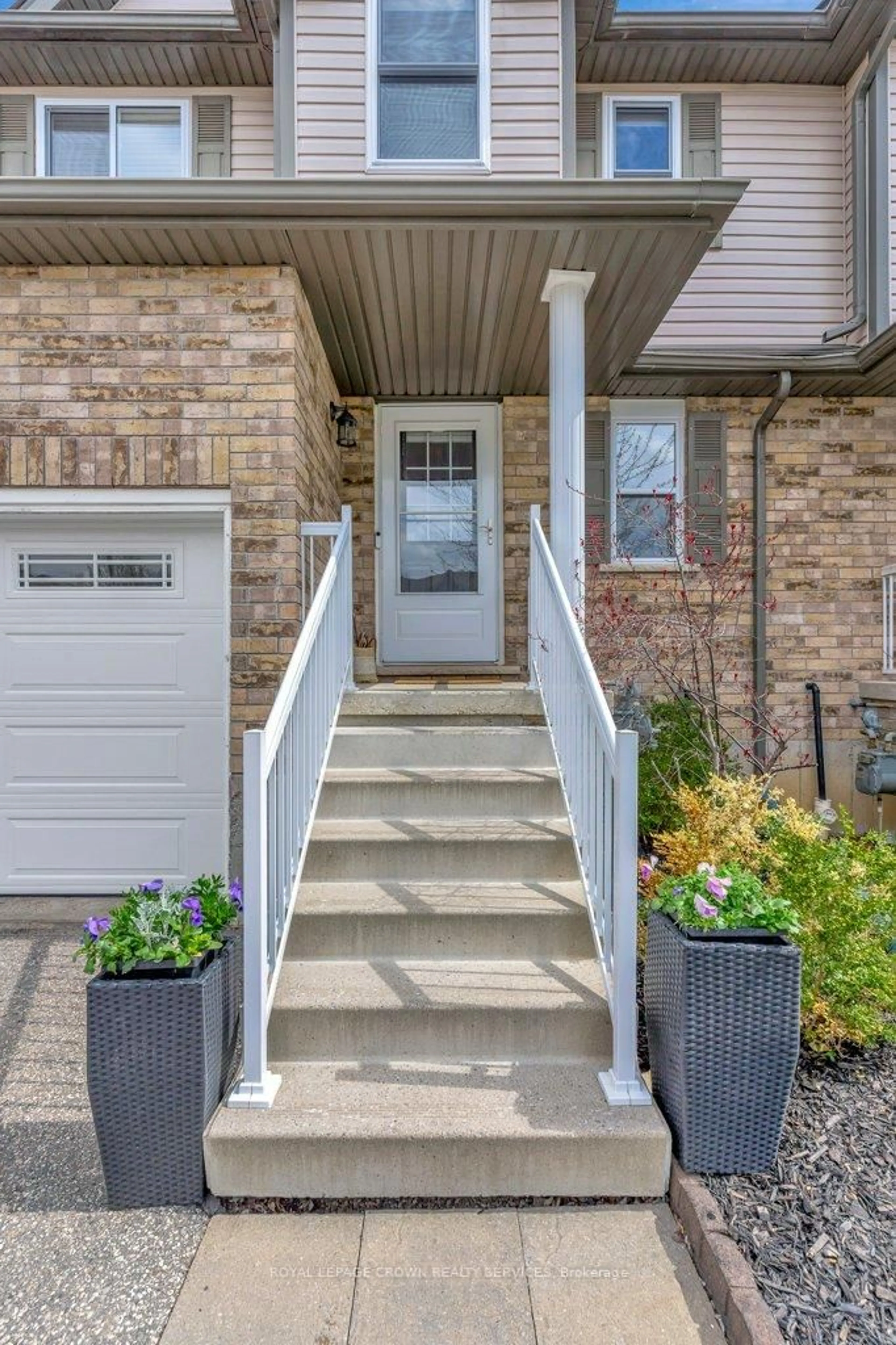 Indoor entryway for 503 Virginia Creeper St, Waterloo Ontario N2V 2W4