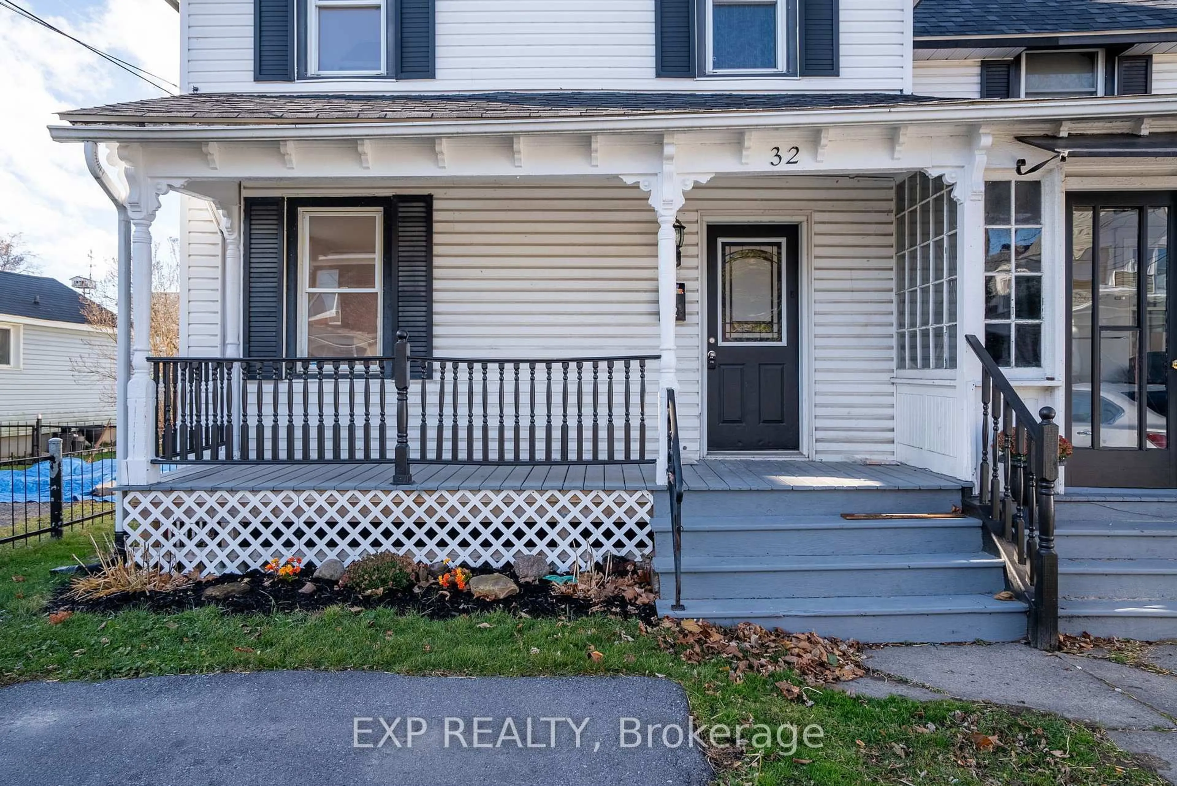 Unknown for 32-34 Gloucester St, Cornwall Ontario K6H 3W2