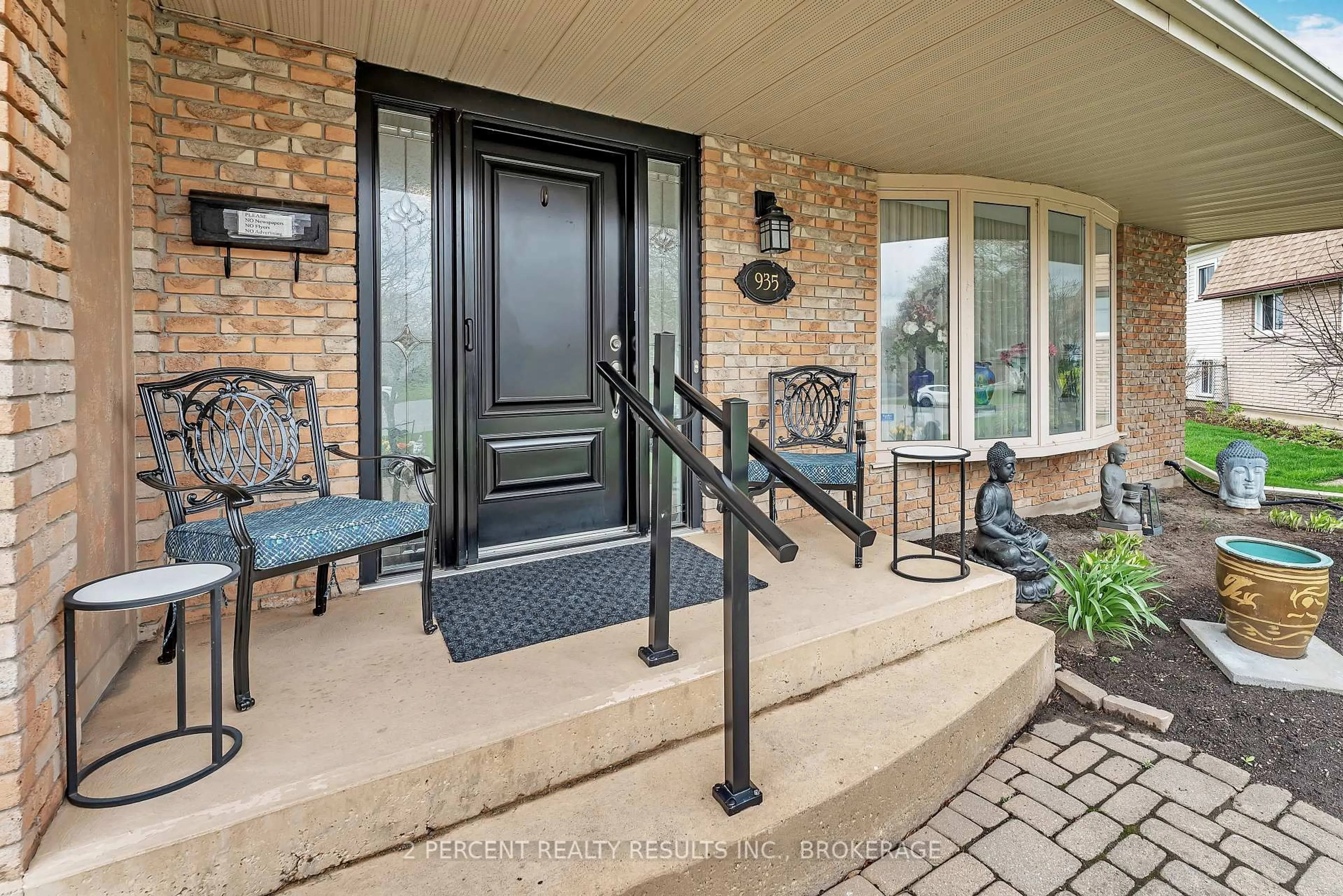 Indoor entryway for 935 Brodie Ave, Kingston Ontario K7M 4P8