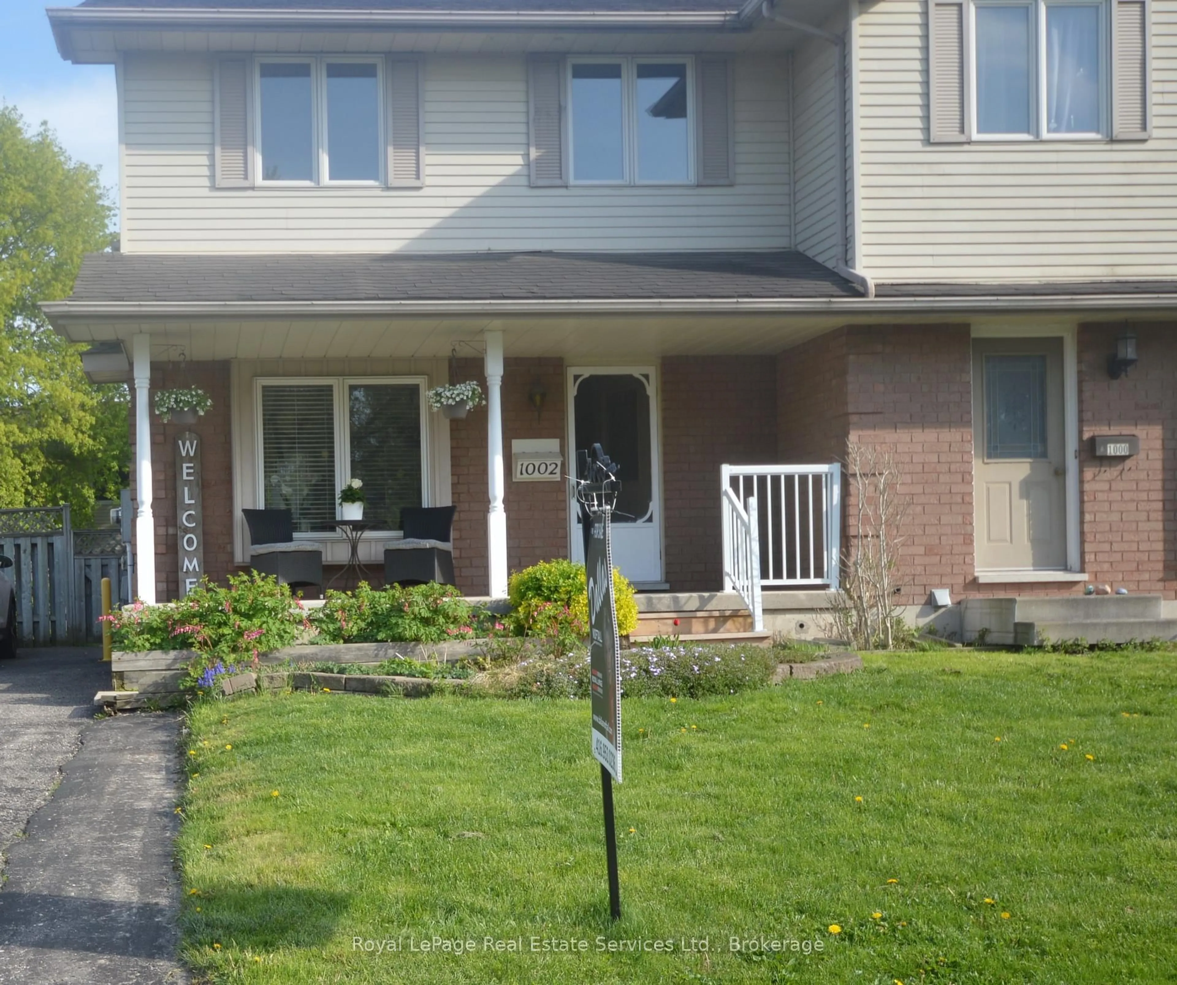 Home with vinyl exterior material, street for 1002 CREE Ave, Woodstock Ontario N4T 1A2