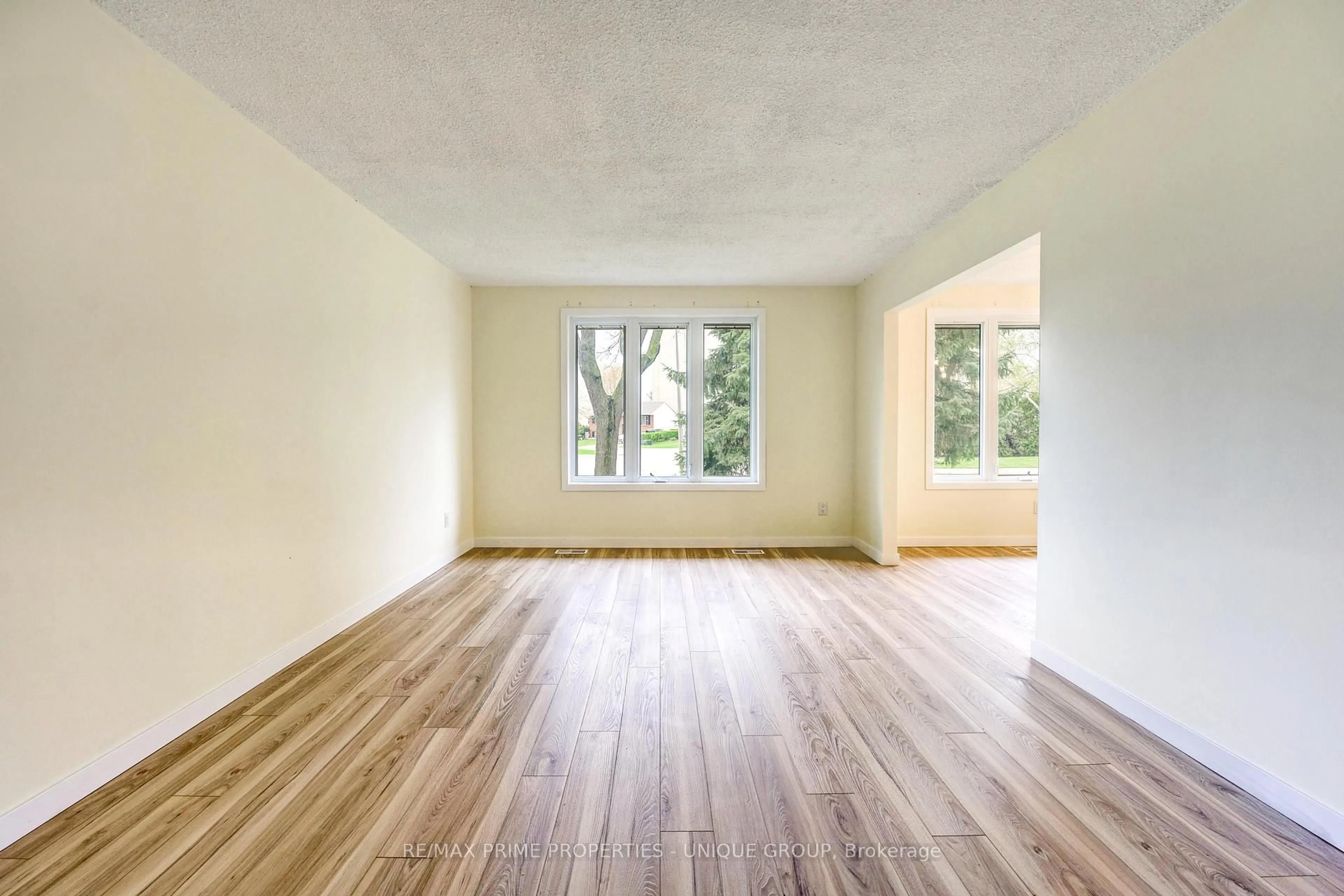 A pic of a room for 38 Copperfield Crt, Sarnia Ontario N7S 5K8