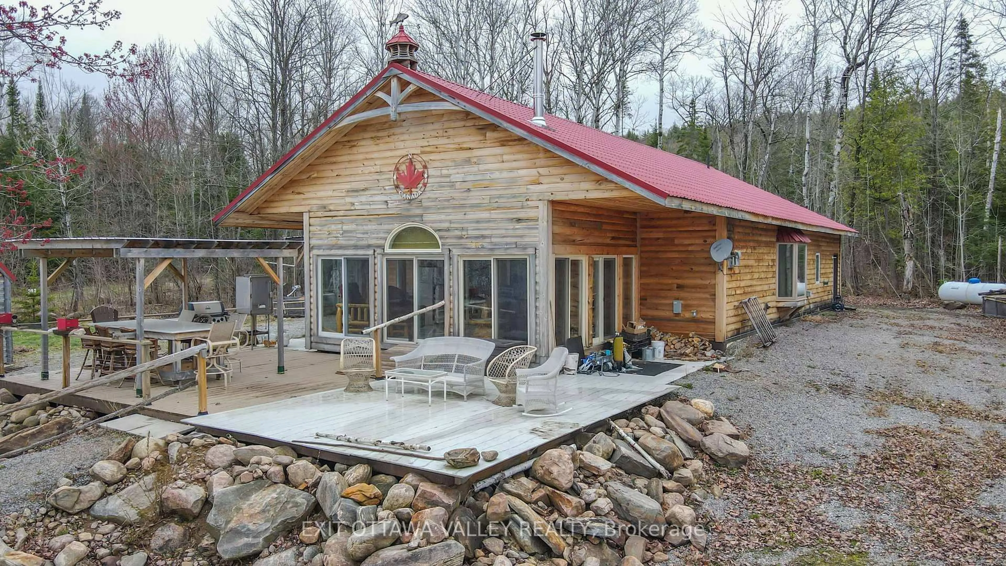 Patio, building for 697 Curtiss Rd, Barry's Bay Ontario K0J 1B0