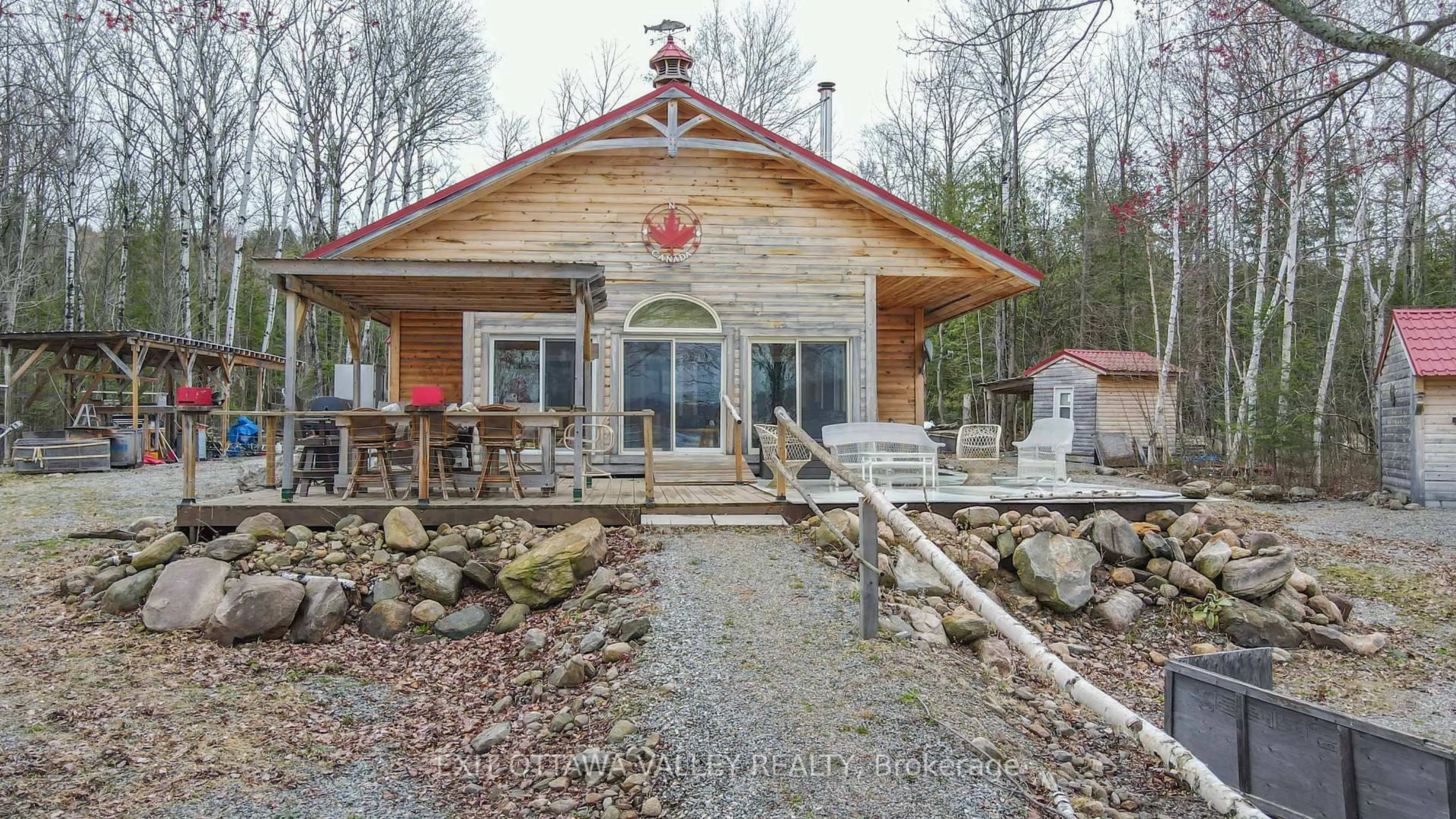 Patio, building for 697 Curtiss Rd, Barry's Bay Ontario K0J 1B0
